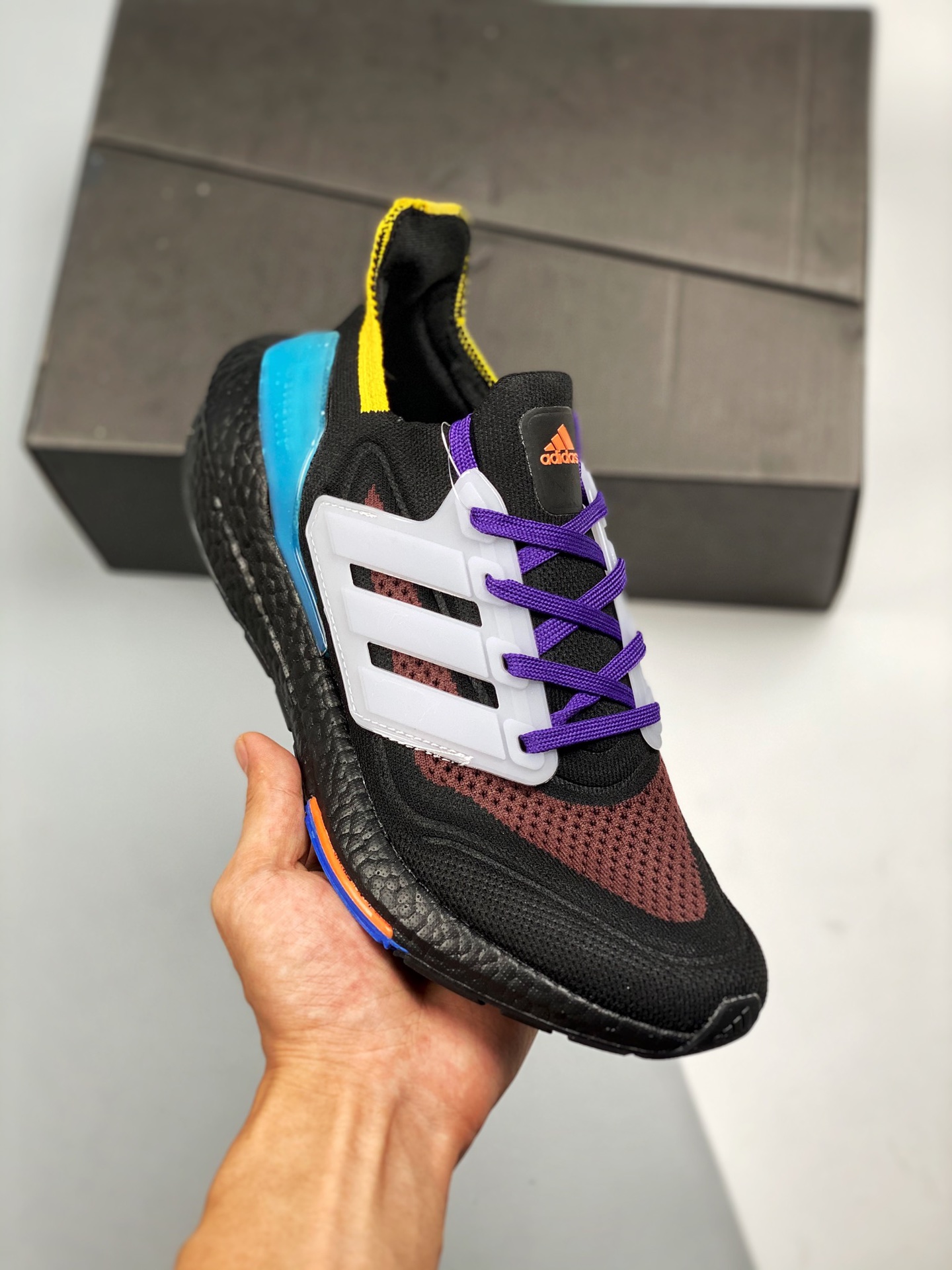 Ultra Boost 7.0 Negro y azul Disponible en tiendas oficiales Fotos reales primer lanzamiento 6% más Boost que antes Boo…