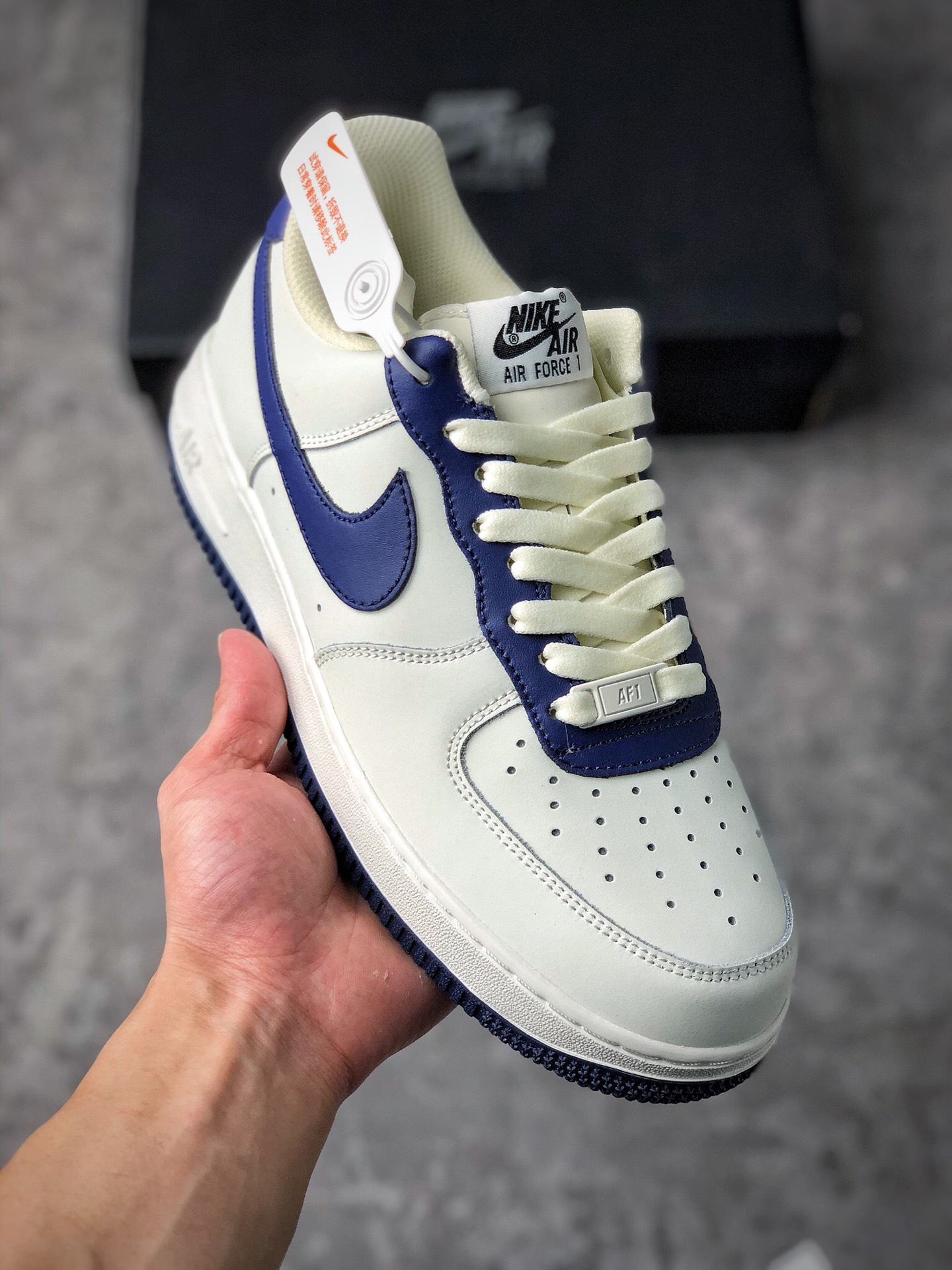  支持放店
NK Air Force 1 Low 07“米兰拼接”
原楦头原纸板 纯正空军版型
专注外贸渠道 全掌内置蜂窝气垫 #原盒配件 原厂中底钢印、拉帮完美   
官方货号：AL2236-108
SIZE： 36 36.5 37.5 38 38.5 39 40 40.5 41 42 42.5 43 44 44.5 45