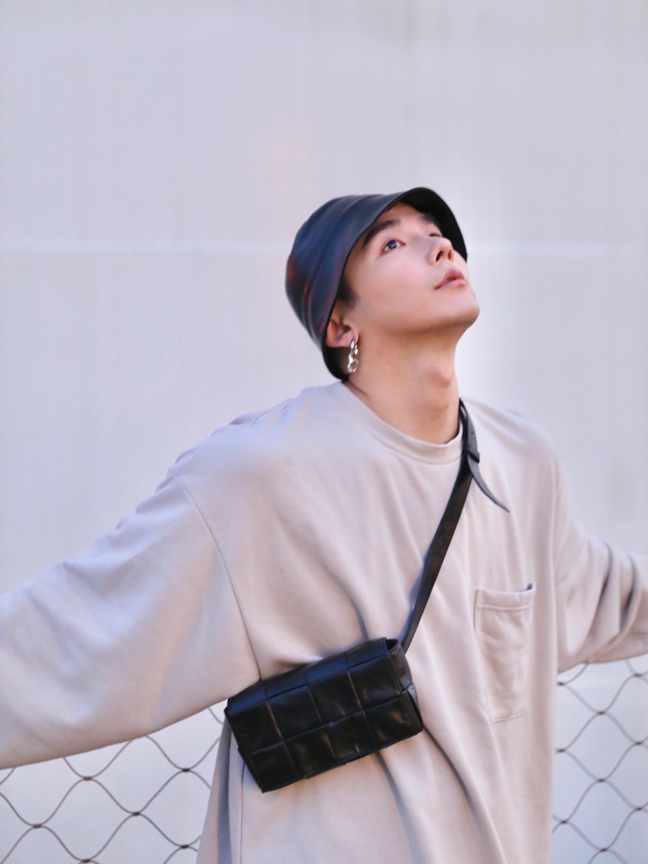 Bottega Veneta葆蝶家 Cassttte四格 651053油蜡皮黑色