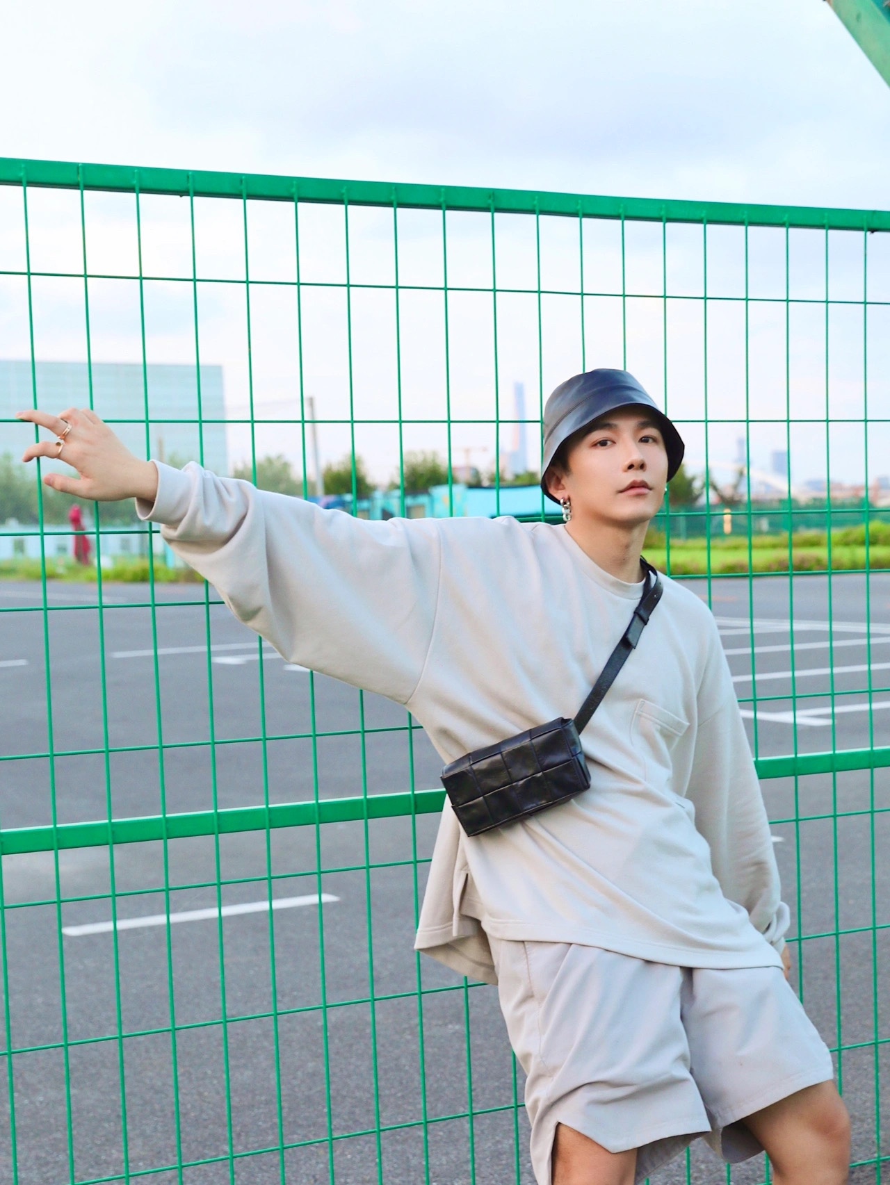 Bottega Veneta葆蝶家 Cassttte四格 651053油蜡皮黑色