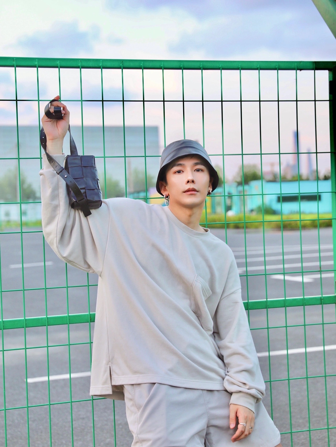 Bottega Veneta葆蝶家 Cassttte四格 651053油蜡皮黑色