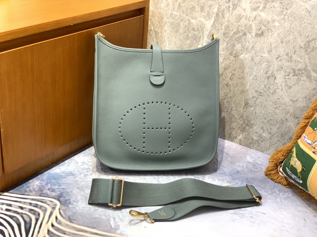 Hermes Evelyne 29 Bag: Stylish Crossbody & Shoulder Bag for Everyday Use 2 i1629534996 2574 0