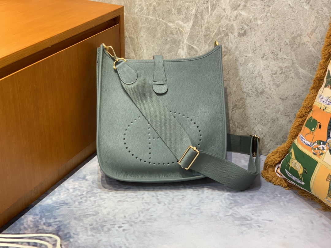 Hermes Evelyne 29 Bag: Stylish Crossbody & Shoulder Bag for Everyday Use 3 i1629534996 376 1