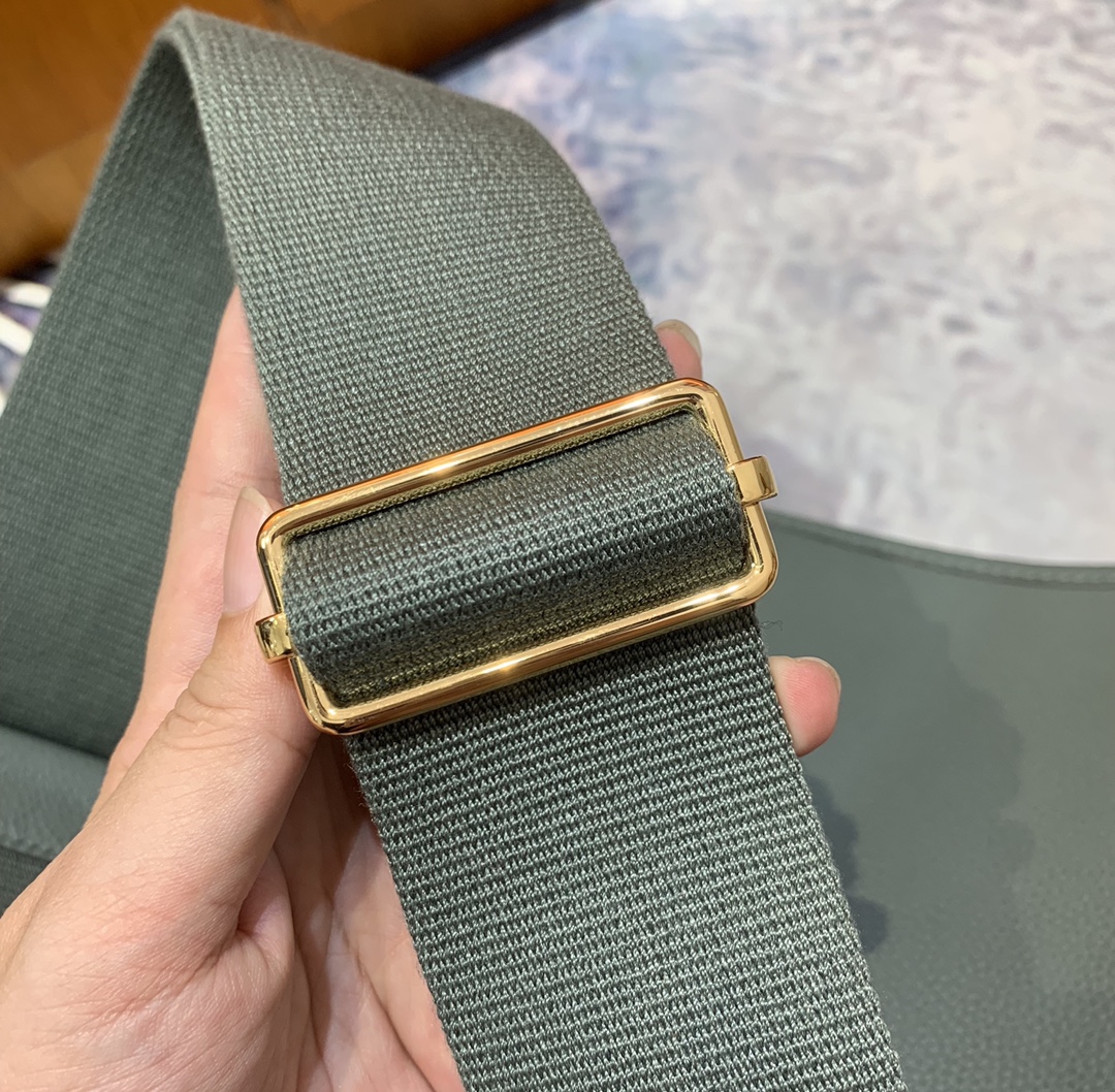 Hermes Evelyne 29 Bag: Stylish Crossbody & Shoulder Bag for Everyday Use 6 i1629534996 4334 4