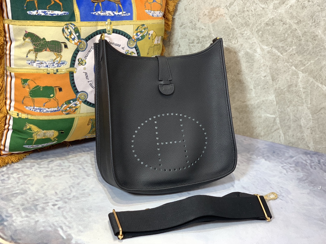 Hermès Evelyne 29: Chic Leather Crossbody Bag with Adjustable Strap 2 i1629536854 5180 0