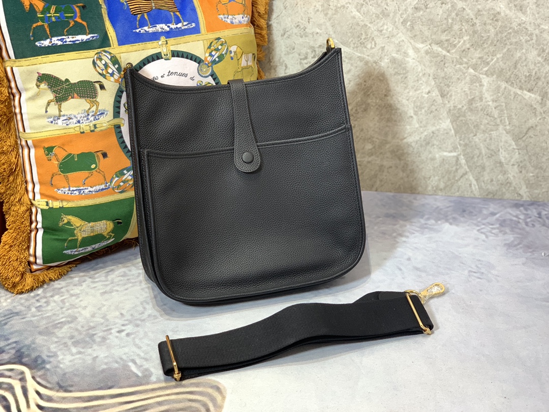 Hermès Evelyne 29: Chic Leather Crossbody Bag with Adjustable Strap 3 i1629536854 6586 1
