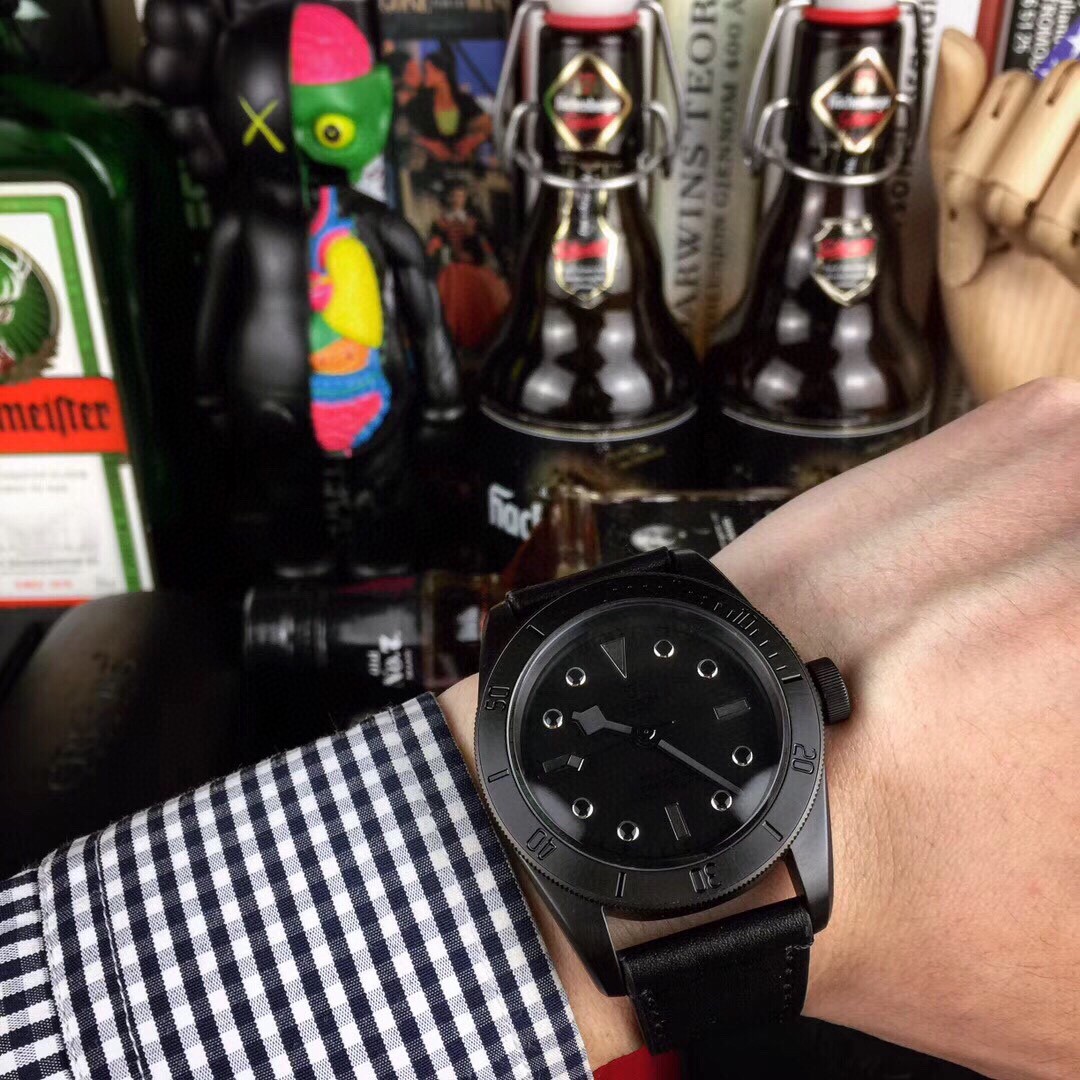 Tudor 碧湾型系列 搭载全自动机械芯 尺寸：42mm 镀膜玻璃 精钢表带•原装扣 帝陀 全新演绎