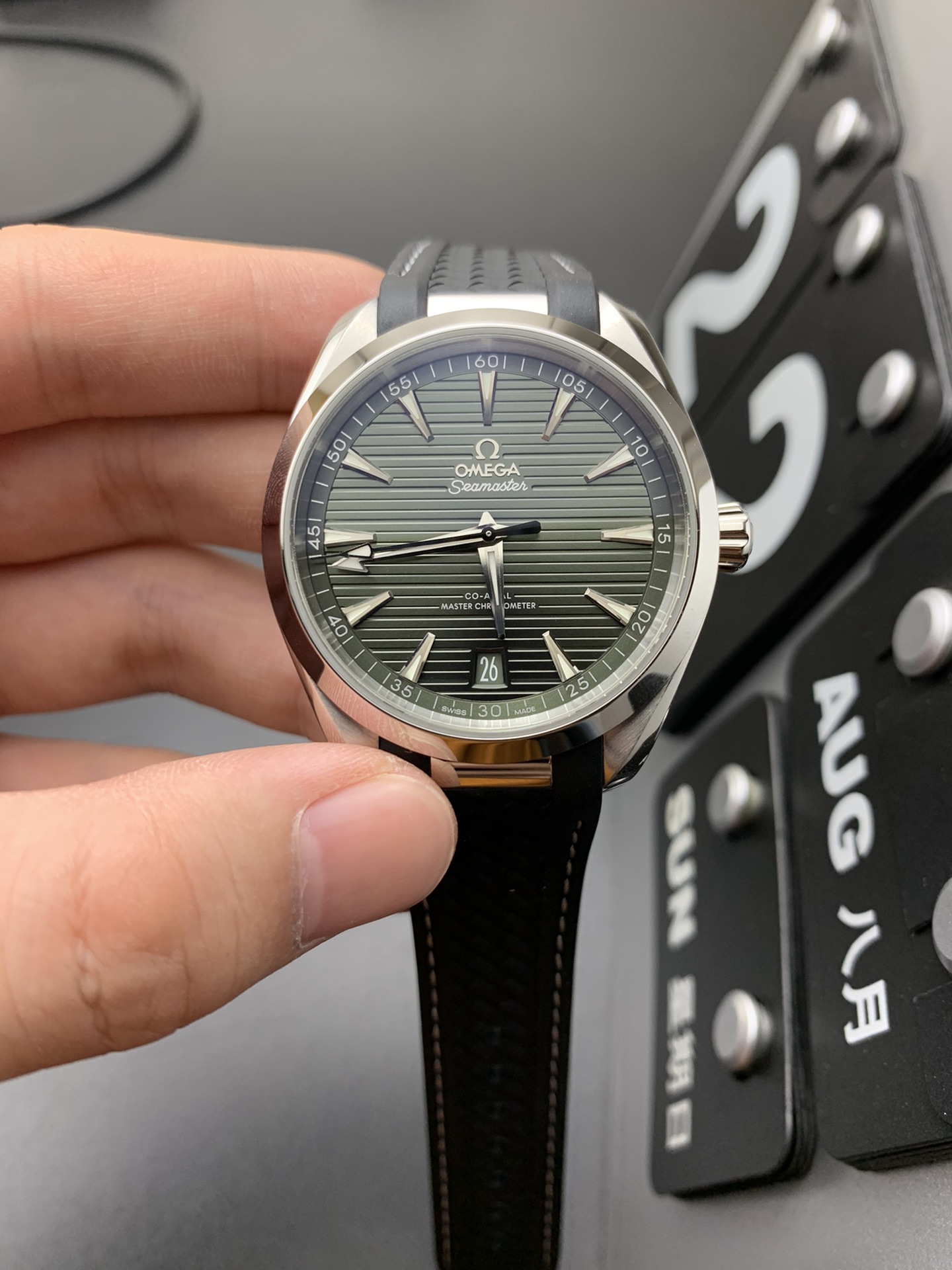 Omega 柚木绿海马
