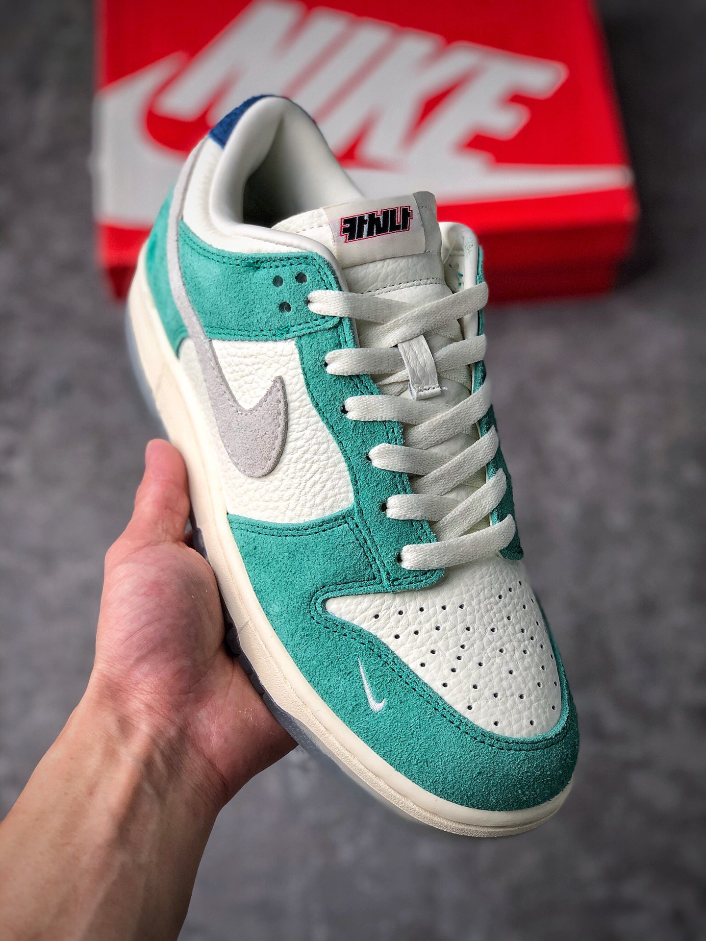 福利特价
 支持放店
纯原福利 NIKE DUNK SB LOW PRO SB 涡轮绿 扣篮系列低帮休闲运动滑板鞋 
货号：CZ6501-101
尺码：38 38.5 39 40 40.5 41 42 42.5 43 44 44.5 45 46 47