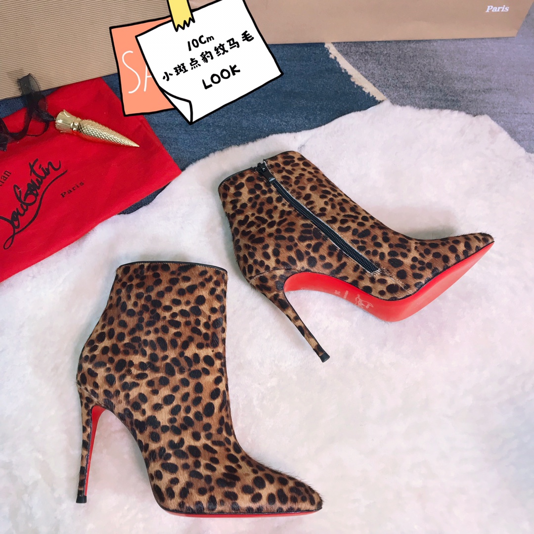 NO:337166,High-end customized autumn and winter horse-haired boot series!  H10Cm, size 34-42. Private mold trademark zipper 902-001 small spotted leopard print horse hair, official website synchronization Standard European code Reference:902-001 Color:brown Material:printed pony Lining:goat leather Heel height:10Cm Sole:leather sole Size:EUR 34-42 (US 4-11):,,christian louboutin,boots19860909高端订制 秋冬马毛款靴系列！ H10Cm,尺码34-42码.私模商标拉链 902-001小斑点豹纹马毛,官网同步 标准欧码 Reference:902-001 Color:brown Material:printed pony Lining:goat leather Heel heigh:10Cm Sole:leather sole Size:EUR 34－42（US 4一11) :,,christian louboutin,boots,Women's Shoes