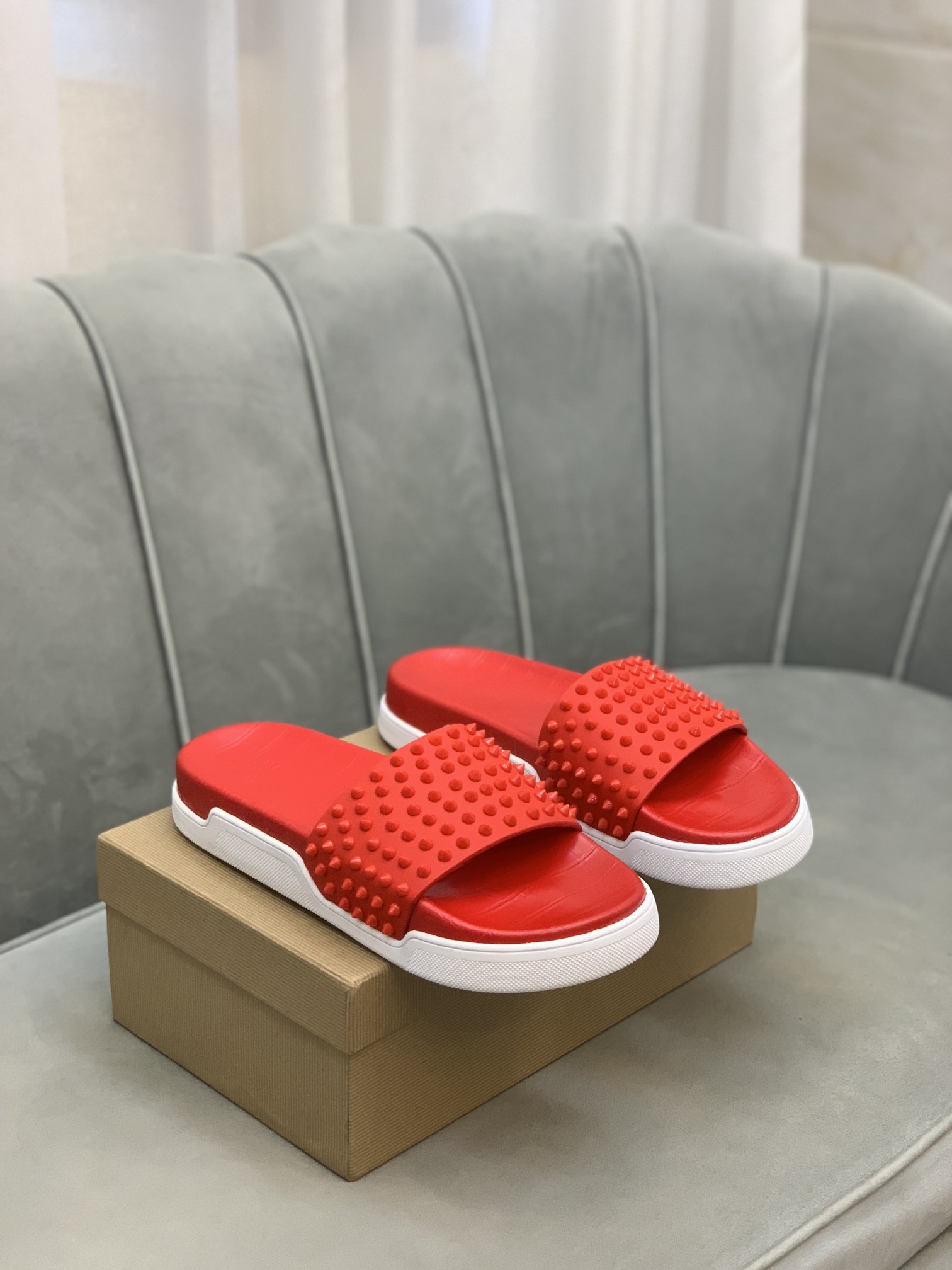 Precio de venta: P150 Marca comercial: CL Red Bottom Shoes* "CL*" zapatillas Talla: 38-44 (se puede 