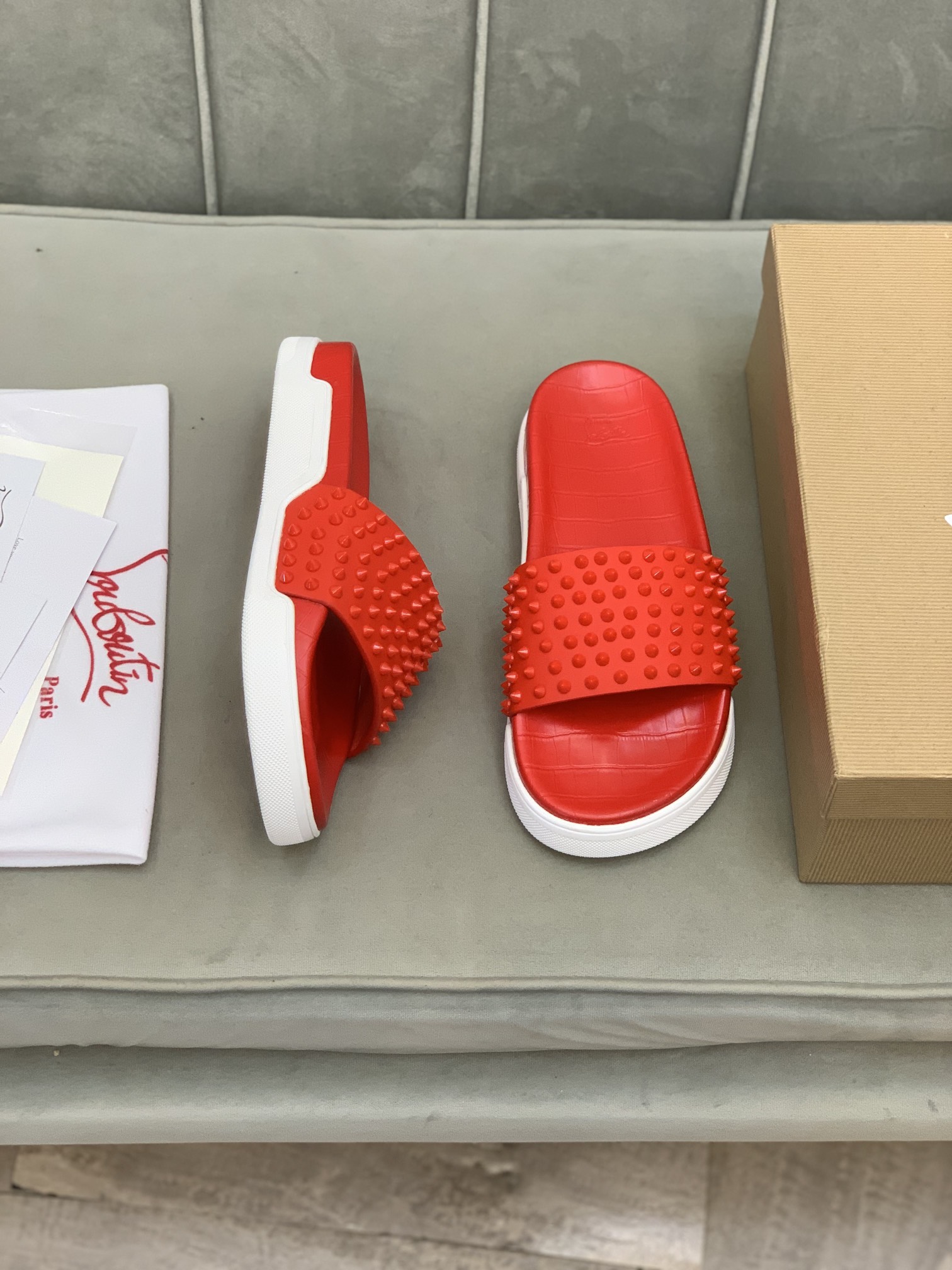 Precio de venta: P150 Marca comercial: CL Red Bottom Shoes* "CL*" zapatillas Talla: 38-44 (se puede 