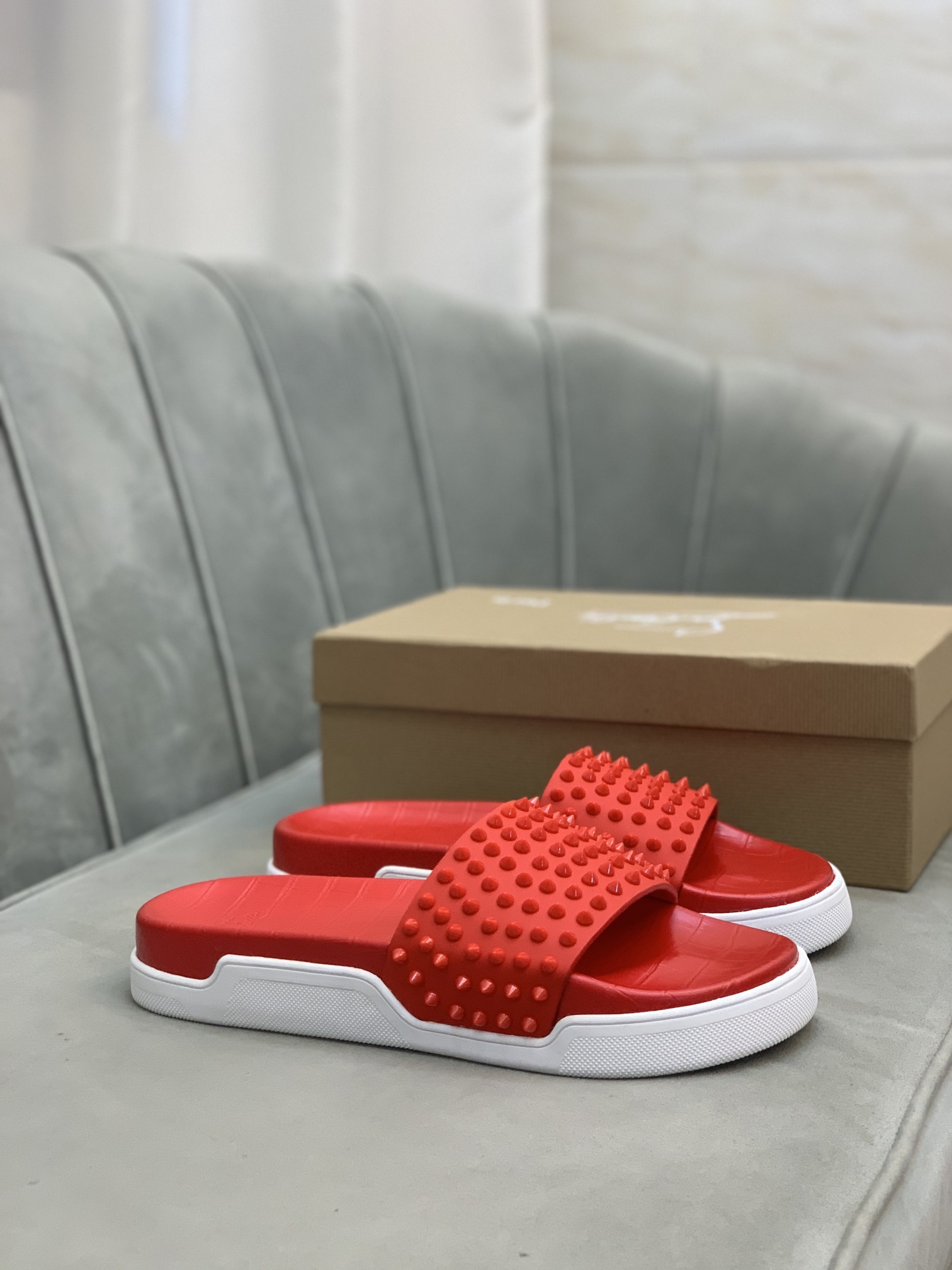 Precio de venta: P150 Marca comercial: CL Red Bottom Shoes* "CL*" zapatillas Talla: 38-44 (se puede 