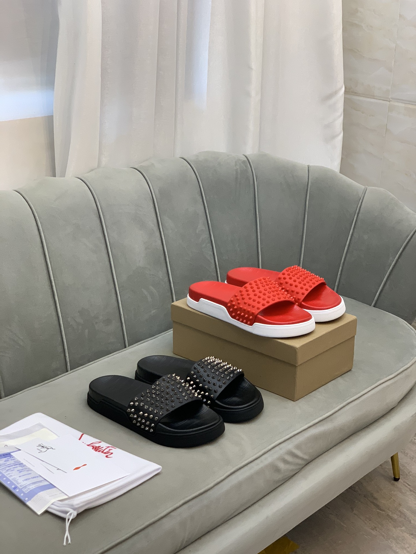 Precio de venta: P150 Marca comercial: CL Red Bottom Shoes* "CL*" zapatillas Talla: 38-44 (se puede 