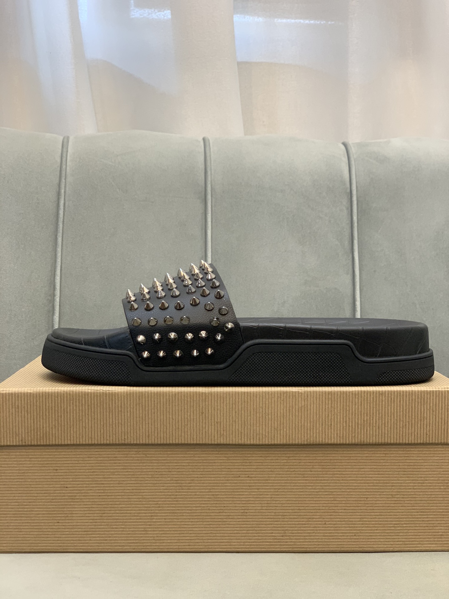 Precio de venta: P150 Marca comercial: CL Red Bottom Shoes* "CL*" zapatillas Talla: 38-44 (se puede 
