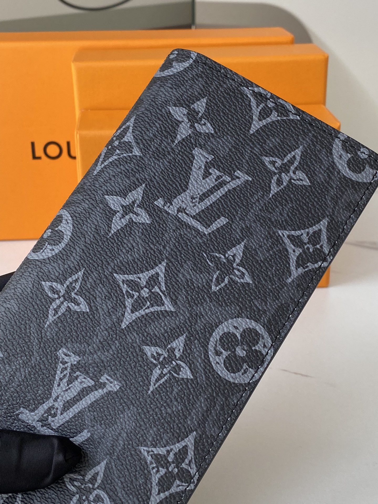 Leather wallet in gift box