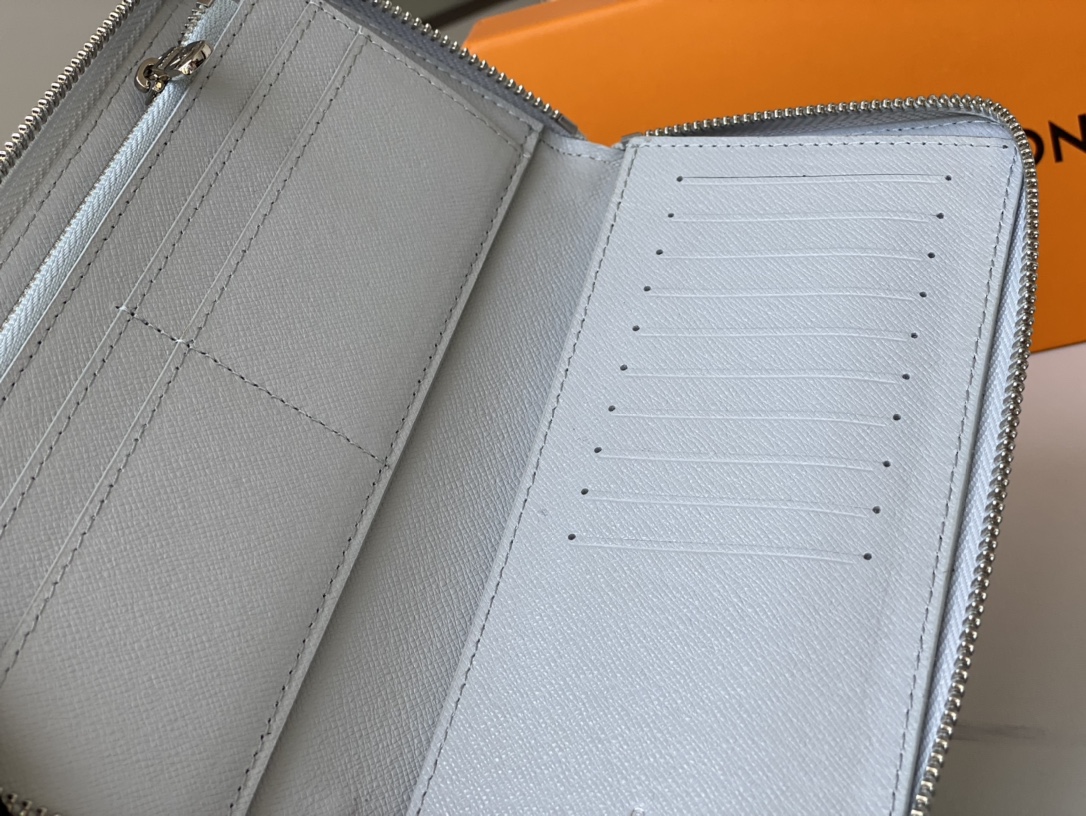 Premium leather long wallet as gift