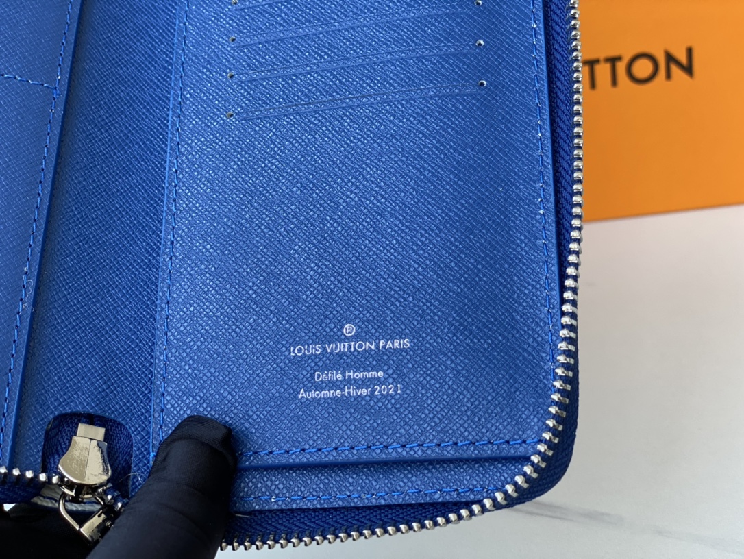 Leather wallet in various colors