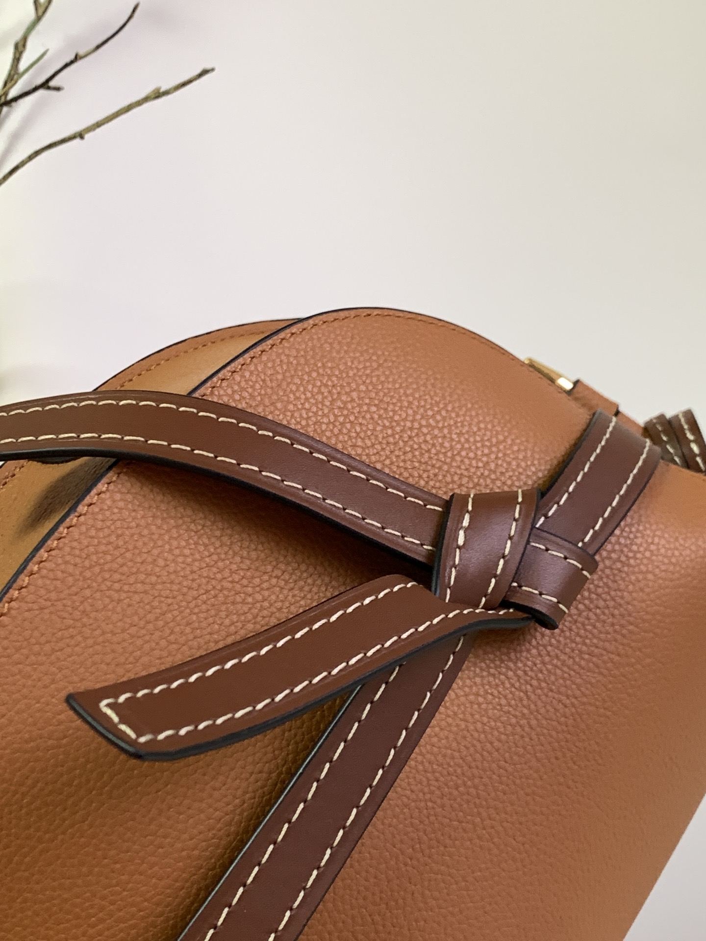 L⊚℮w℮🌟 Gate马鞍包专柜品质出货啦👍🏻采用原厂荔枝纹小牛皮 😍性感垂坠皮革条和蝴蝶结前束带 内里