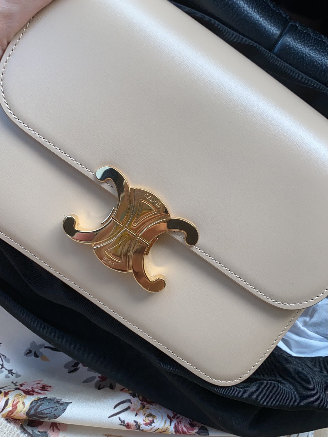 CELINE TEEN TRIOMPHE 18.5CM BAG 188423奶茶色
