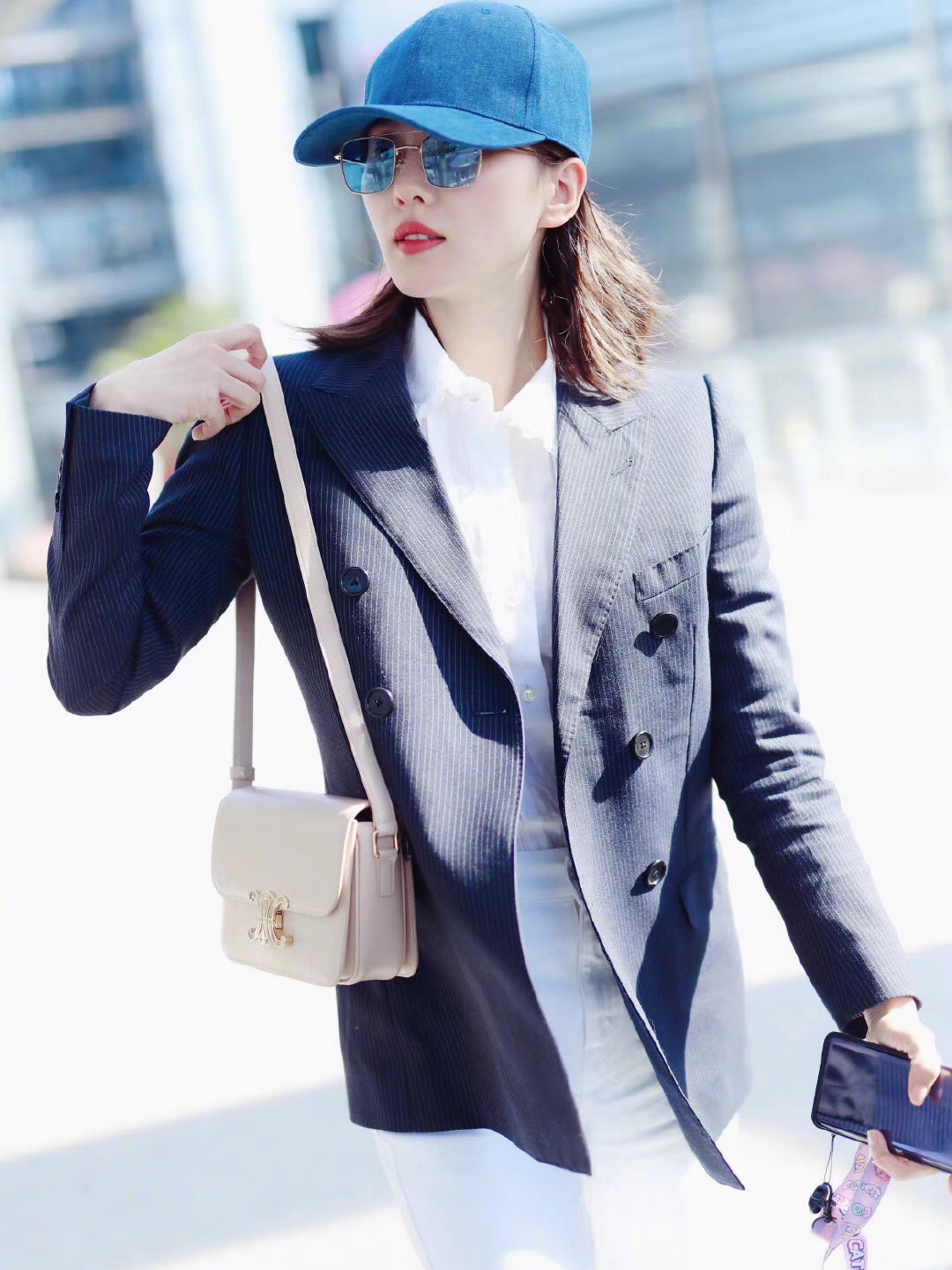 CELINE TEEN TRIOMPHE 18.5CM BAG 188423奶茶色