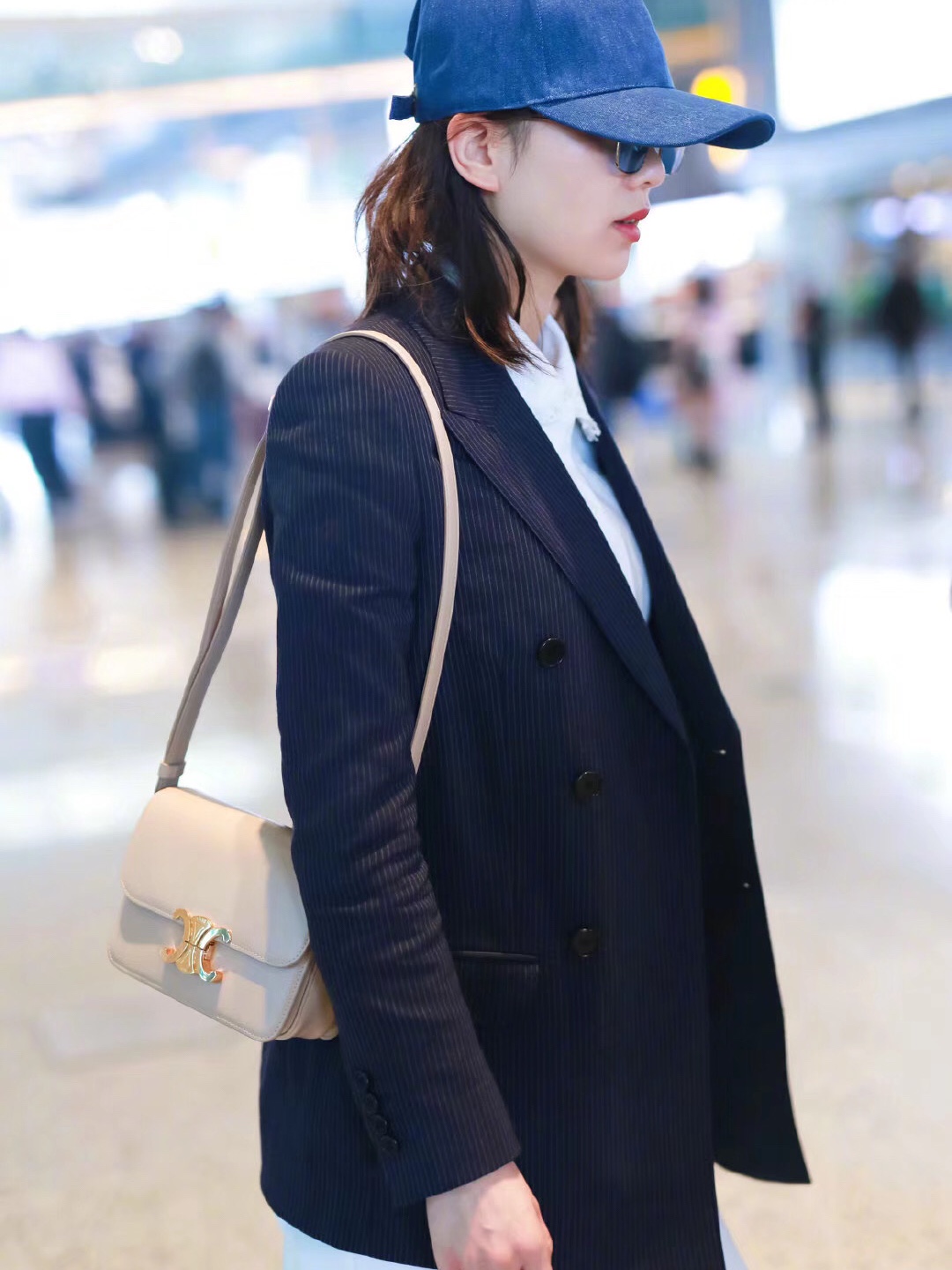 CELINE TEEN TRIOMPHE 18.5CM BAG 188423奶茶色