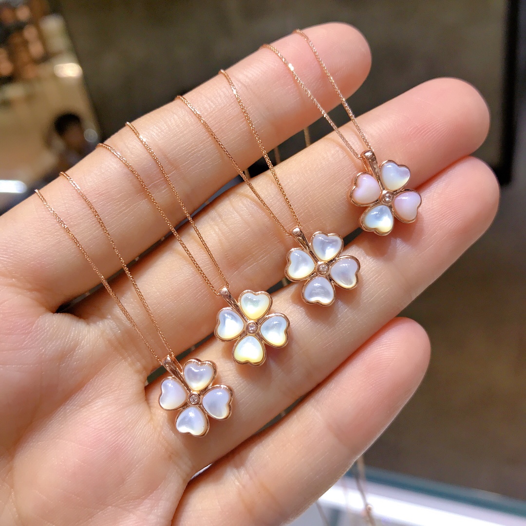 Van Cleef & Arpels 情人节好礼 小价位含18k金链