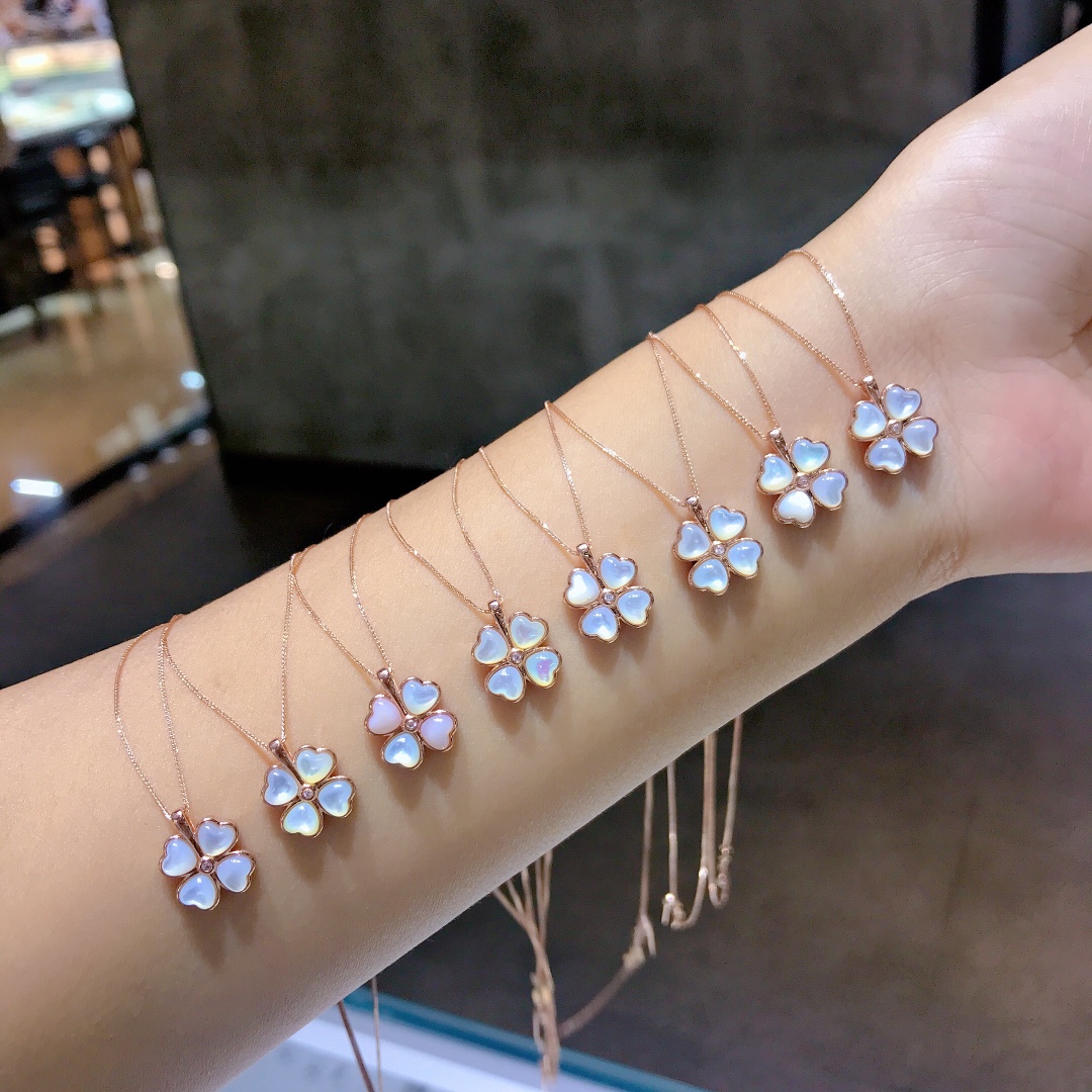Van Cleef & Arpels 情人节好礼 小价位含18k金链