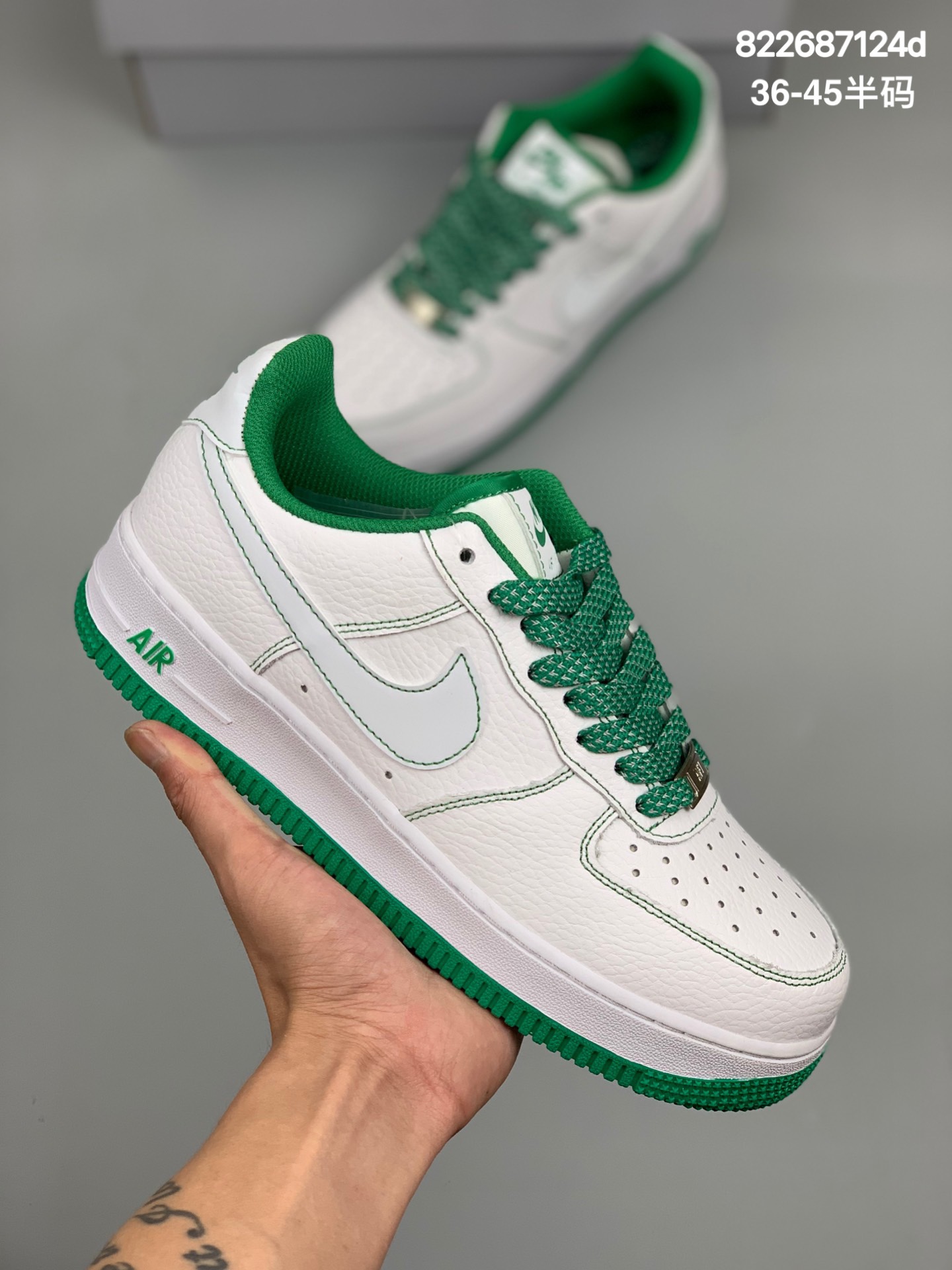 
公司级 空军 白绿缝线 3M反光 Nike Air Force 1 空军一号低帮休闲运动板鞋 内赠画笔一支 注意：鞋面涂改后或画笔遗失不可退换货号：CN2896-103
Size ：36 36.5 37.5 38 38.5 39 40 40.5 41 42 42.5 43 44 44.5 45
编码：822687124d