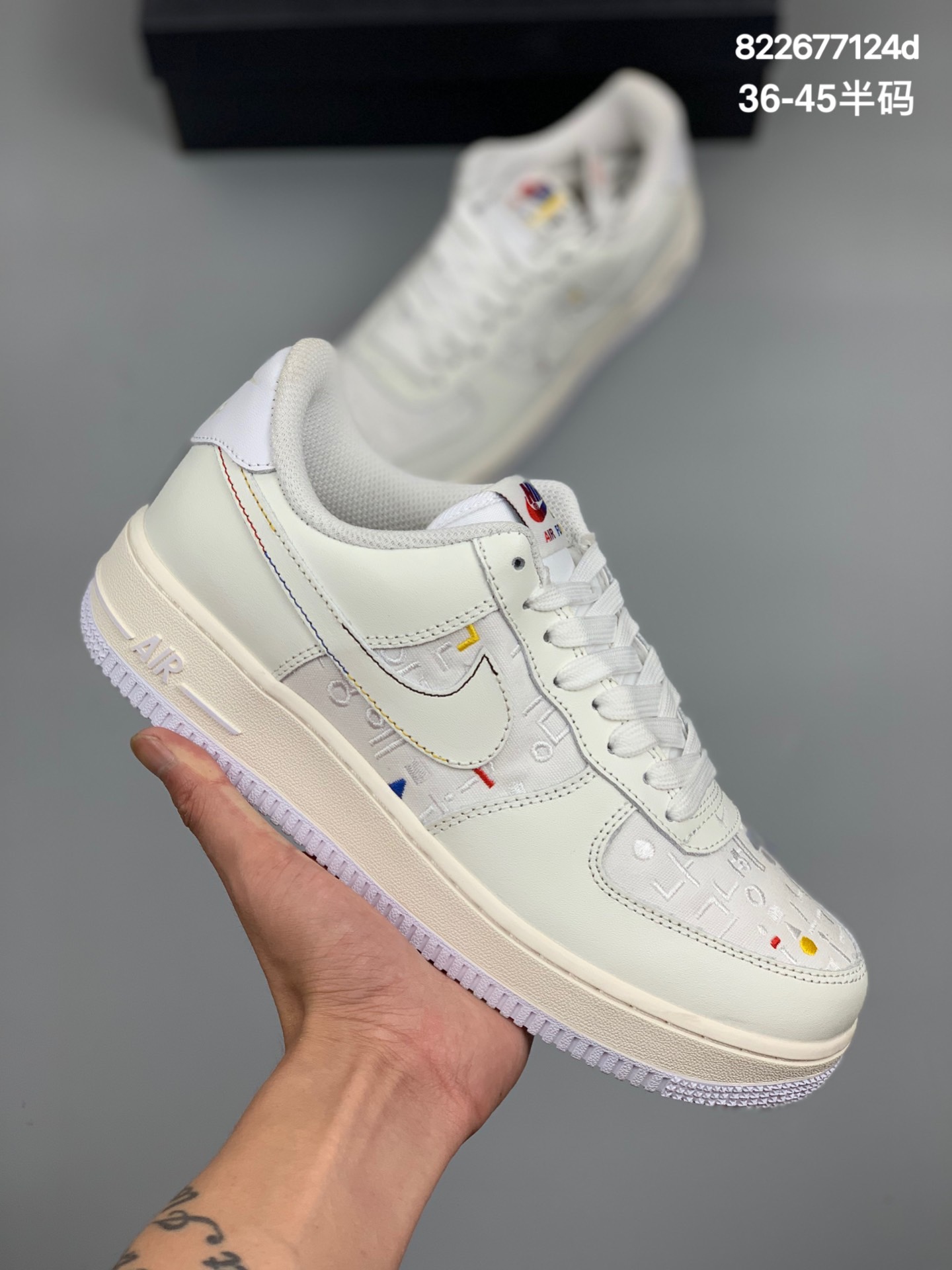 
公司级 Nk Air Force 1 Low 
空军一号休闲板鞋 纯白 刺绣拼接
原楦头原纸板 打造纯正空军 
专注外贸渠道 全掌内置蜂窝气垫 
原盒配件 原厂中底钢印、拉帮完美   
货号：DC9556-300
尺码：36 36.5 37.5 38 38.5 39 40 40.5 41 42 42.5 43 44 44.5 45
编码：822677124d