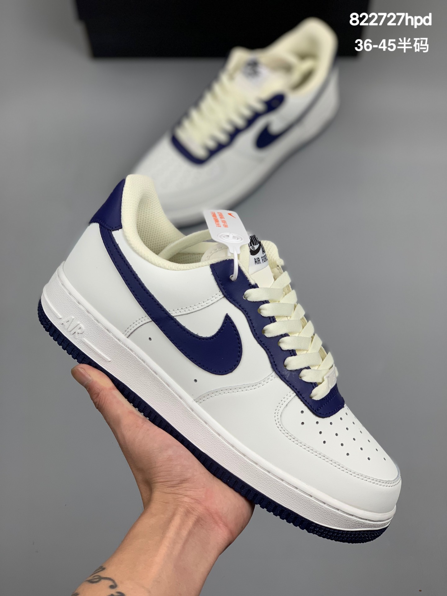 
Nike Air Force 1 Low 耐克 空军 低帮休闲板鞋 小红书爆款 官方ID订制配色 米蓝拼接/米白藏青深蓝 货号：AL2236-106 原厂定制皮料 原楦原纸板 纯正版型 清洁度完美 内置全掌气垫！
Size：36 36.5 37.5 38 38.5 39 40 40.5 41 42 42.5 43 44 44.5 45
编码：822727hpd