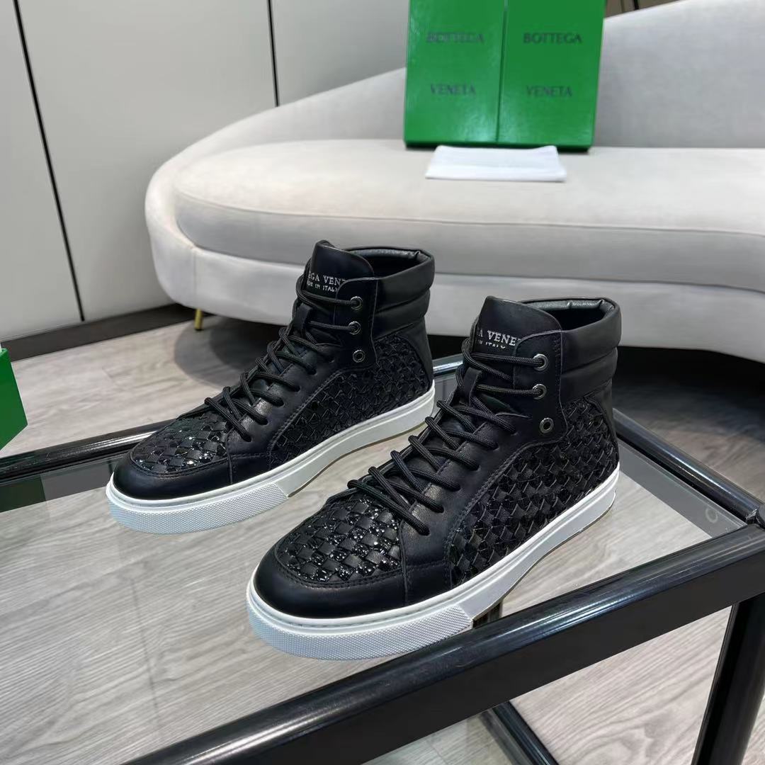 NO:589794,[BV] Top Size: 39-44 (38 45 non-refundable) Bottega Veneta 2025 new lace-up woven casual shoes!  Original board, molded outsole, imported cowhide surface, mesh, thickened sponge!  Knitting technology casual fashion!  Original Tpu molded two-color outsole!  Authentic packaging!  Light luxury!  Generous!  ,,bottega veneta,bottega veneta,cowhide19860909【BV】顶级Size: 39-44（38 45 订不退换） 葆蝶家 2025新款绑带编织休闲鞋！原板 开模大底 进口牛皮面 网里 加厚海绵！编织工艺 休闲时尚！原板Tpu开模双色大底！正品包装！轻奢！大方！,,bottega veneta,bottega veneta,cowhide,Men's shoes