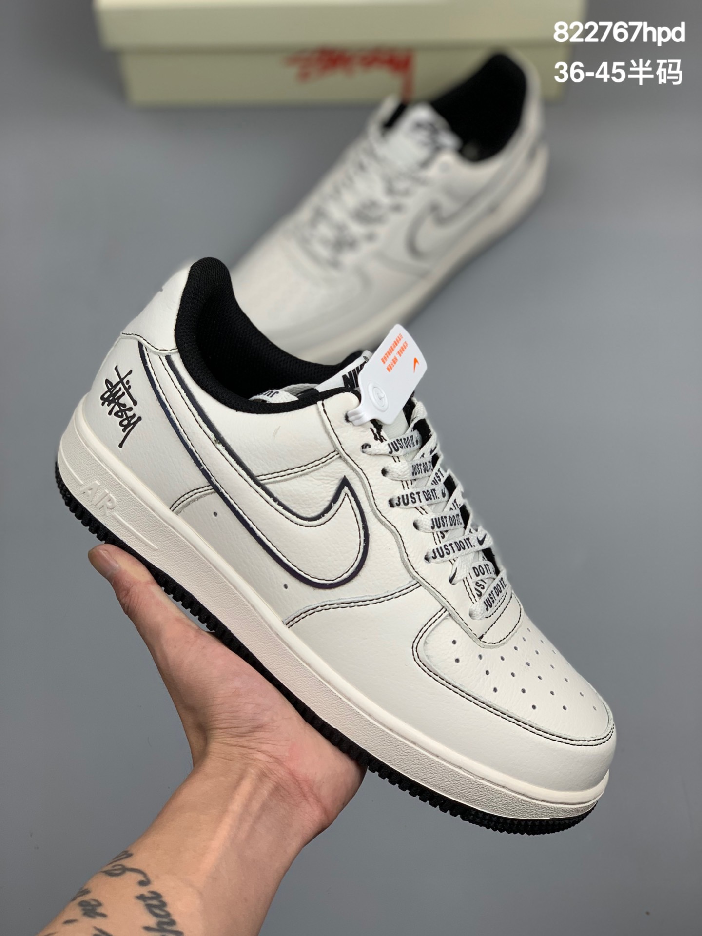 
海外限量发售 Stussyx NK Air Force 1 Low 斯图西联名 米黑反光空军一号低帮休闲板鞋 客供高亮3M反光 定制皮料 折边针车 工艺难度大 原楦头原纸板 内置全掌气垫  货号：UN1635-702
SIZE：36 36.5 37.5 38 38.5 39 40 40.5 41 42 42.5 43 44 45 
编码：822767hpd