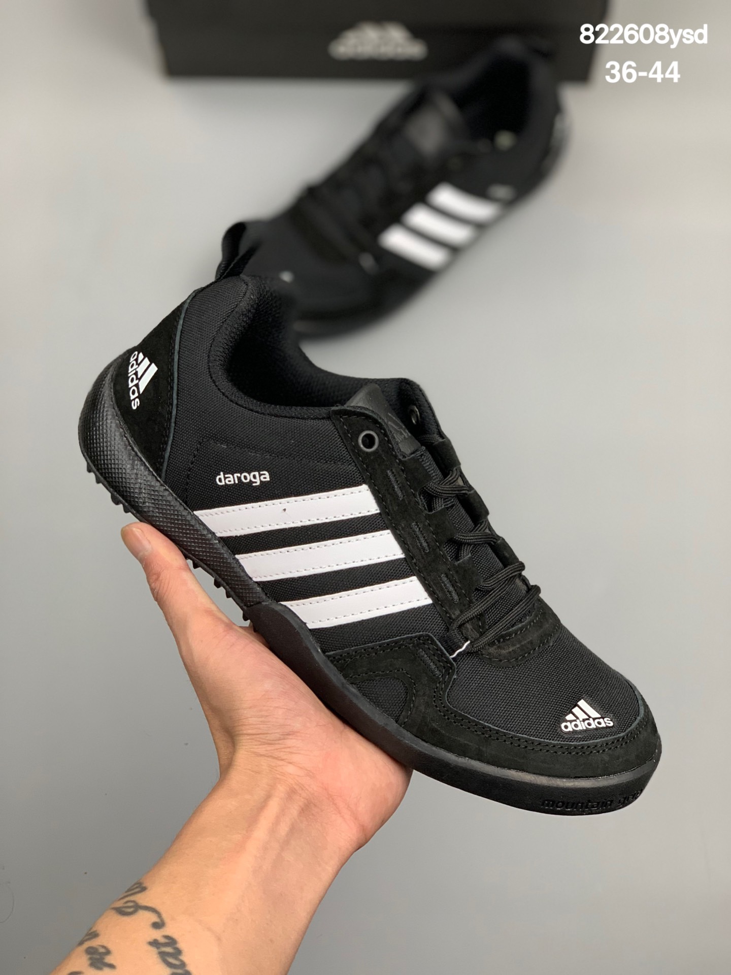 
Adidas/阿迪达斯户外登山鞋男鞋帆布低帮休闲耐磨防滑徒步越野鞋
货号：D66605
尺码：36-44
编码：822608ysd