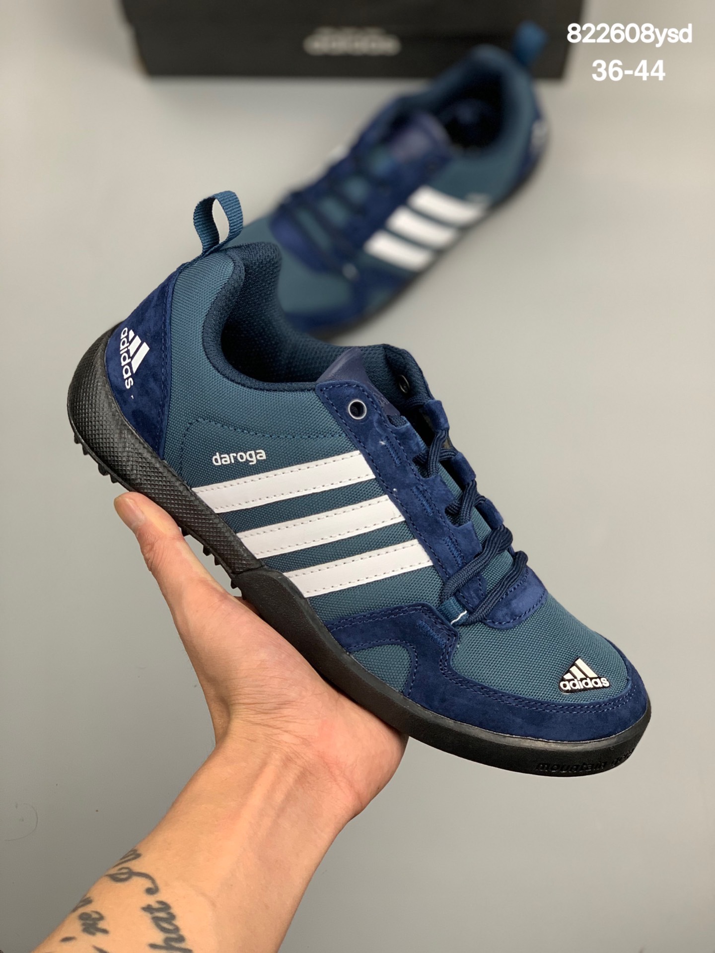 
Adidas/阿迪达斯户外登山鞋男鞋帆布低帮休闲耐磨防滑徒步越野鞋
货号：D66605
尺码：36-44
编码：822608ysd