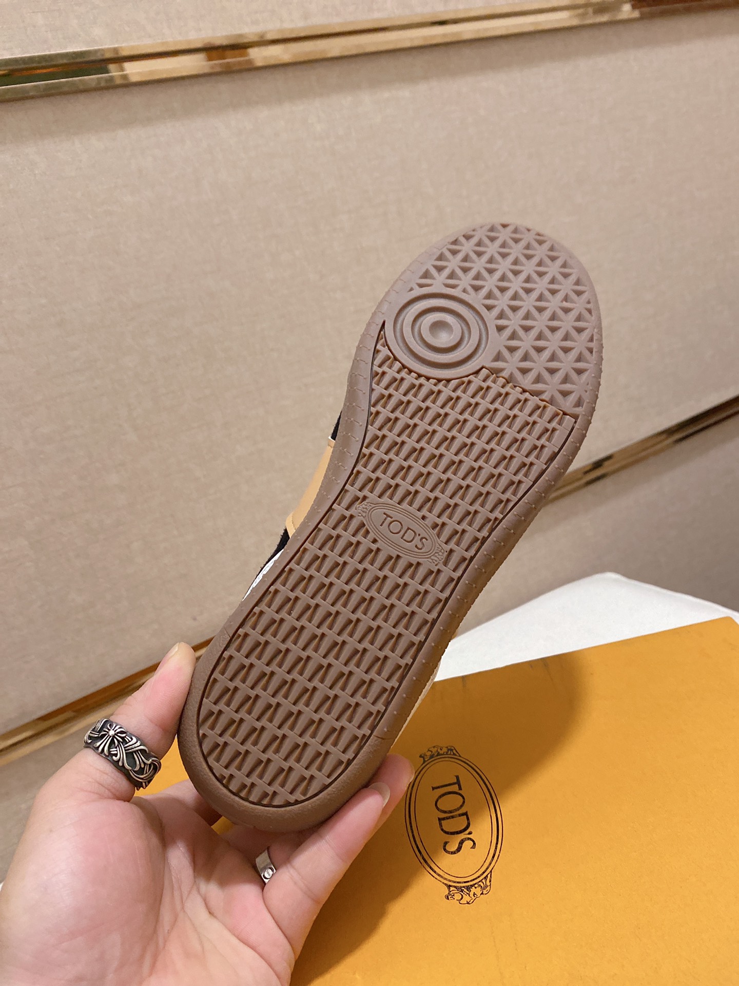 Precio de fábrica: 250Tods Tods zapatos para hombre contador de mercancías originales! Las mejores m