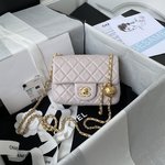 Chanel Classic Flap Bag Crossbody & Shoulder Bags Vintage Chains
