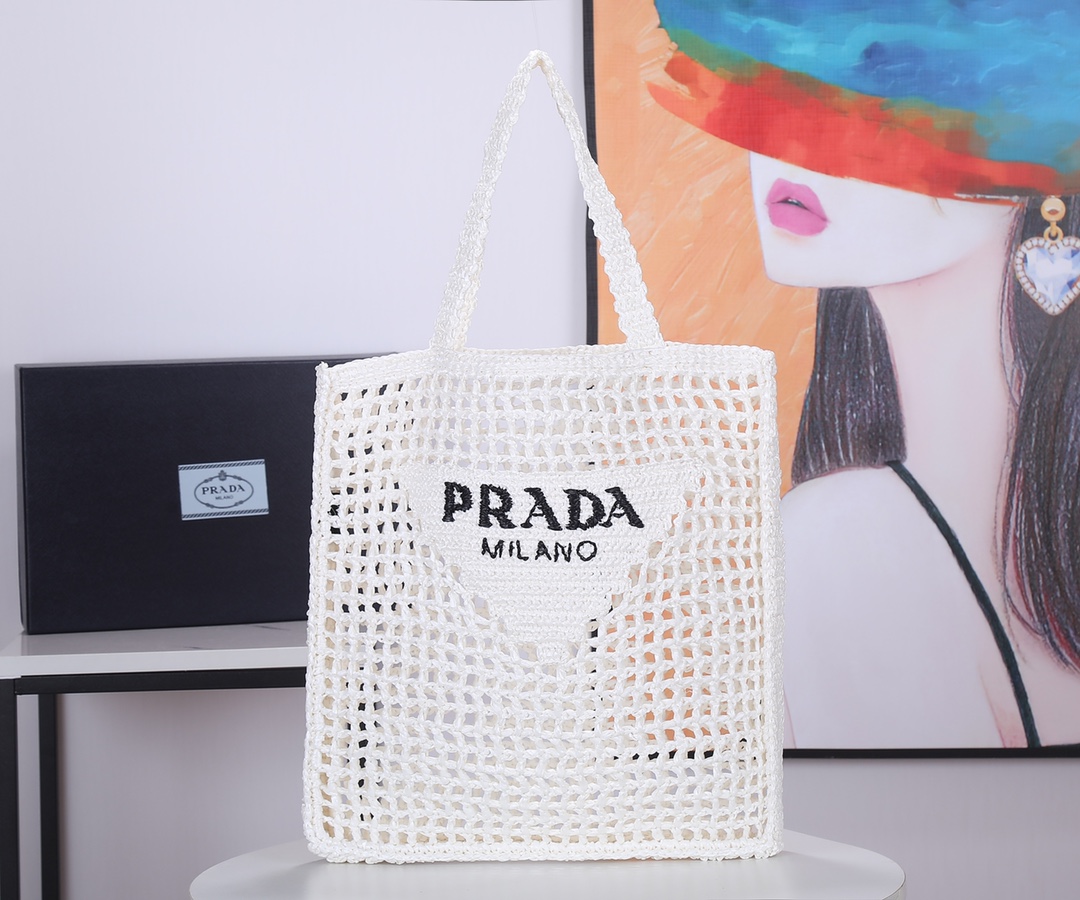 NO:198359,Batch Top-grade original single-matching counter box raffia fiber tote bag 1BG393 This soft deconstructed tote bag is made of raffia fiber material, light and natural material to express the mood of summer. The iconic home triangle logo is re-interpreted, decorating the front of the bag body, embroidered lettering logo at the center, awakening the brand style. It is so beautiful that it is a must-have for summer, hurry up and buy it. Long 36x height 38x bottom 3cm, Prada, prada, totes19860909批 顶级原单配专柜盒子酒椰纤维托特包1BG393 这款柔和的解构式托特包以酒椰纤维材质打造,轻盈自然的材质表露夏日心绪.标志性的家三角形徽标焕新重释,装点包身正面,中心处饰以刺绣刻字徽标,唤醒品牌格调.太美了夏天必备,赶紧入手吧 长36x高38x底3cm,普拉达,prada,totes,Bag