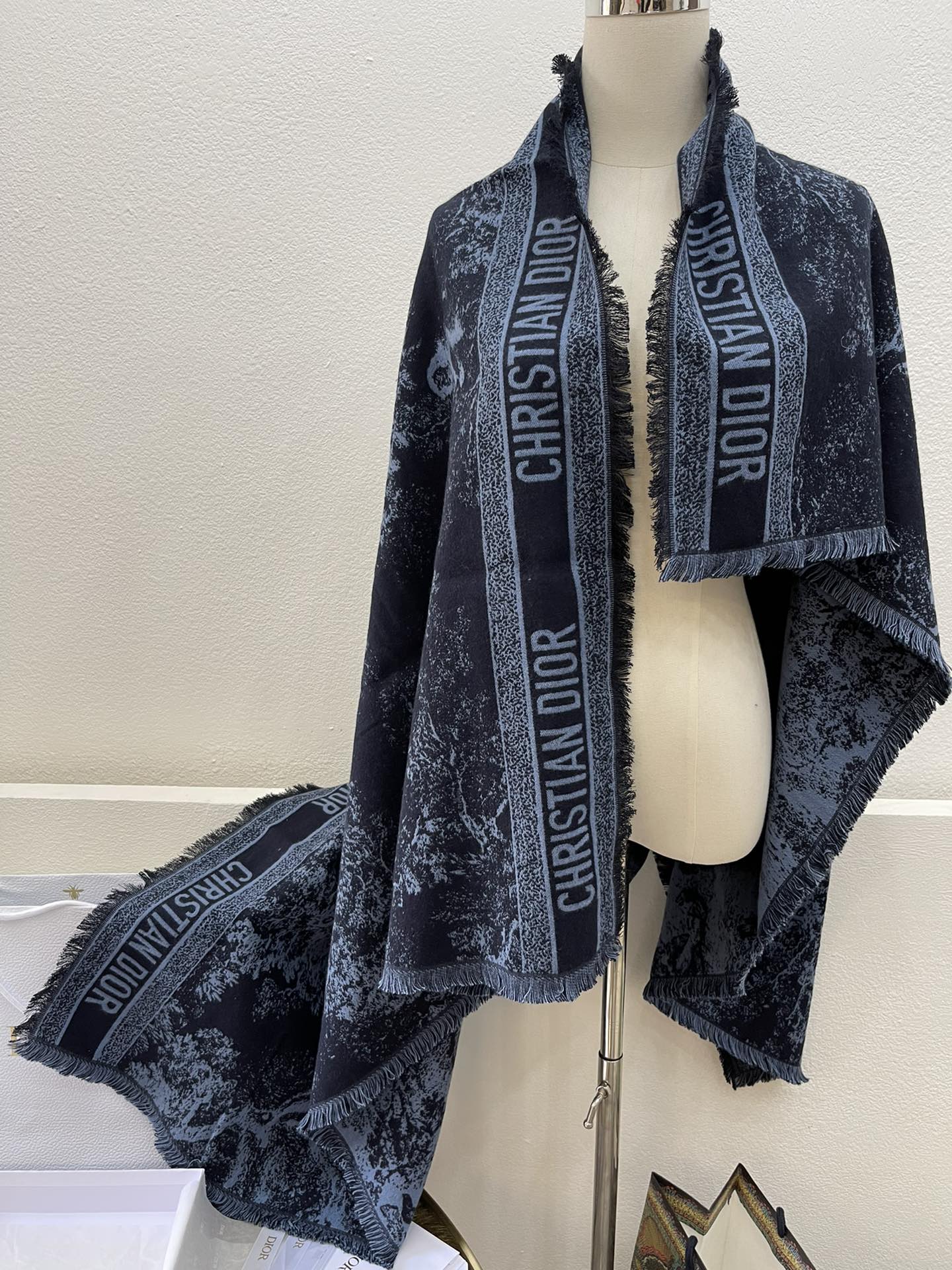 Dior迪奥海军蓝色茹伊印花披肩毛毯12TOJ090I605_C543