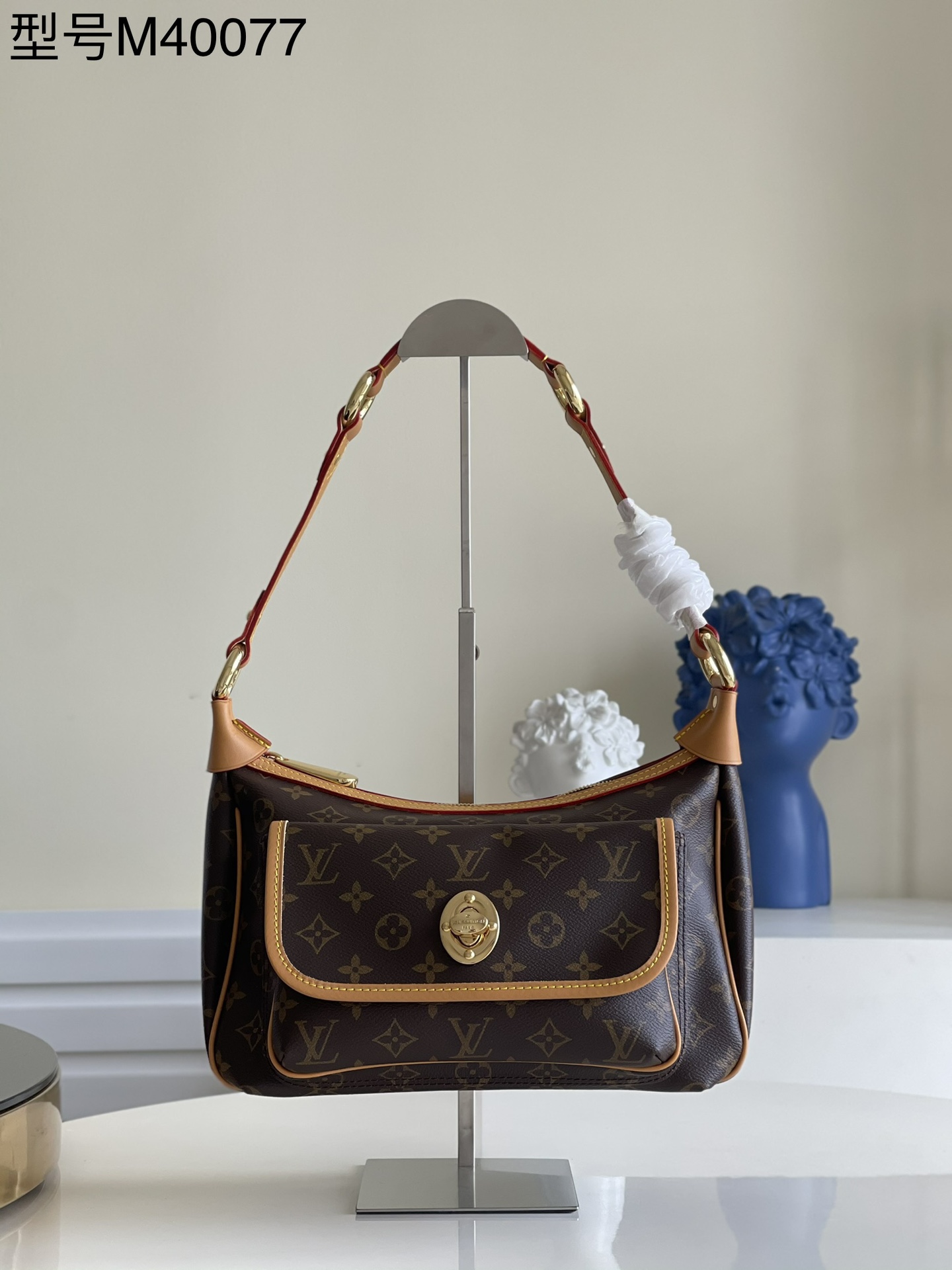 NO:397579,【Exclusive real photo M40077 medium size】 Medium-old bag LOUIS VUITTON TikalGM-Jindoudou (Little Golden Bean) classic presbyopia design structure: two rotary buttons open and close inner side pockets, one outer pocket, compared to small, the packaging is softer, casual and elegant, lightweight, larger capacity. It can hold basic personal items such as mini iPad√, mobile phones, etc. One shoulder or handheld. The shoulder strap is wider, the upper shoulder is comfortable, and cannot be extended. It can be used for daily commuting. Size: W30xH20xD17cm H., LV [original leather], louis vuitton, louis vuitton19860909【独家实拍M40077 中号】 中古包LOUIS VUITTON TikalGM-金豆豆(小金豆)经典老花设计构造: 旋转型纽扣开合内里侧面口袋两个,外侧口袋1个,相比较于小号,包形更软,气质随意又优雅.自重轻,容量更大.可放mini iPad√,手机等基本随身物品.单肩或手提.肩带较宽,上肩舒适,不可延长.可用于日常通勤.尺寸:W30xH20xD17cm H.,LV【原厂皮】,louis vuitton,louis vuitton,Bag