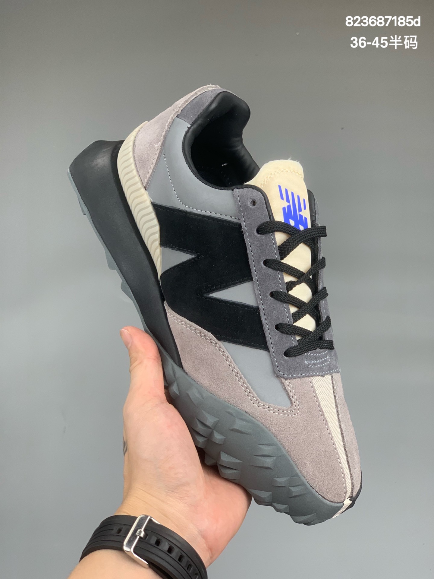 
公司级新百伦 New Balance 72复古先锋 UXC72 CBD系列复古休闲运动慢跑鞋，上世纪 70 年代的意大利街头风格NB新百伦 全新 New Balance 72系列，以更纯粹的复古风格设计打造的全新造型。
尺码：36-45半码
编码：823687185d