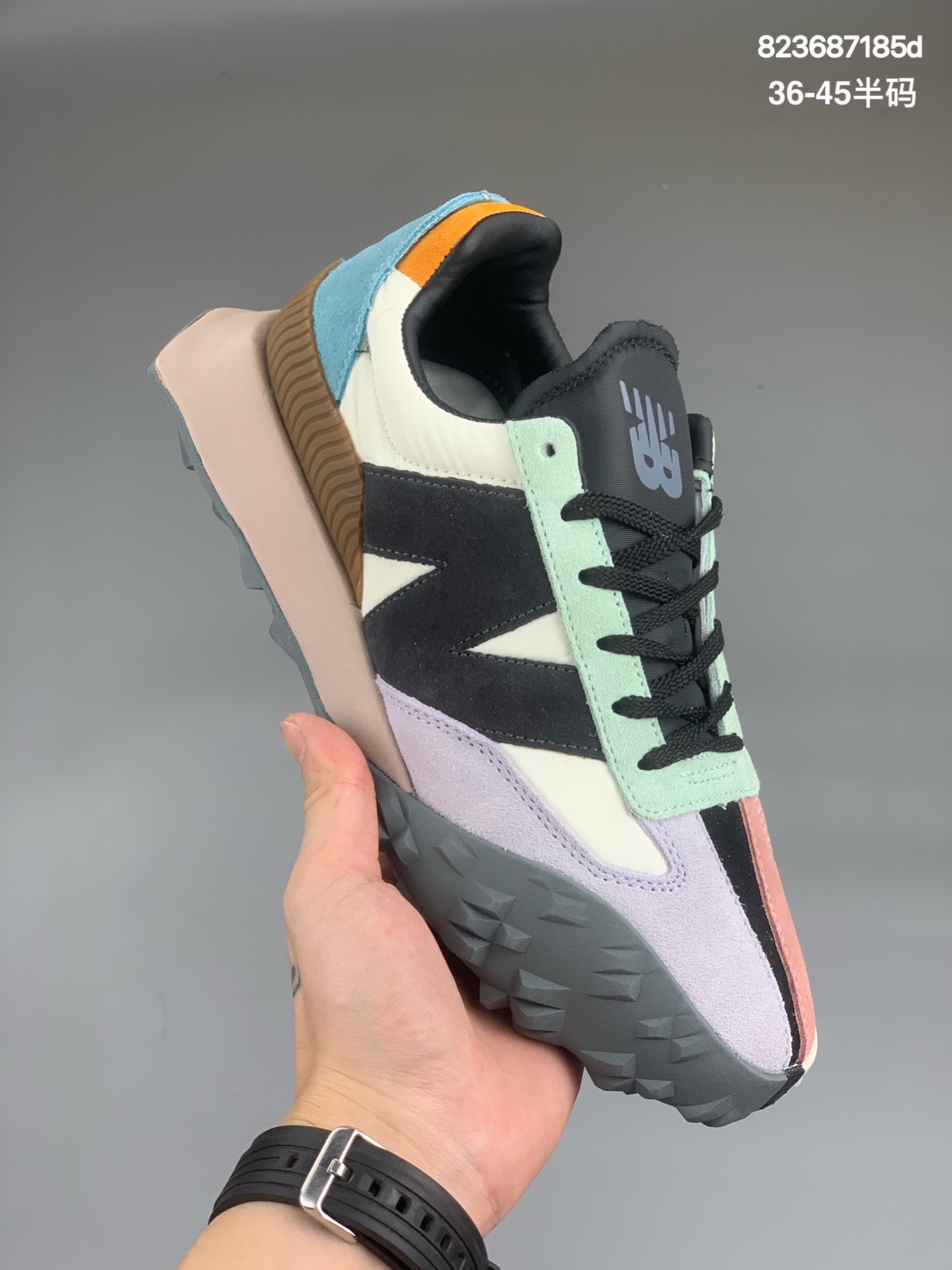 
公司级新百伦 New Balance 72复古先锋 UXC72 CBD系列复古休闲运动慢跑鞋，上世纪 70 年代的意大利街头风格NB新百伦 全新 New Balance 72系列，以更纯粹的复古风格设计打造的全新造型。
尺码：36-45半码
编码：823687185d