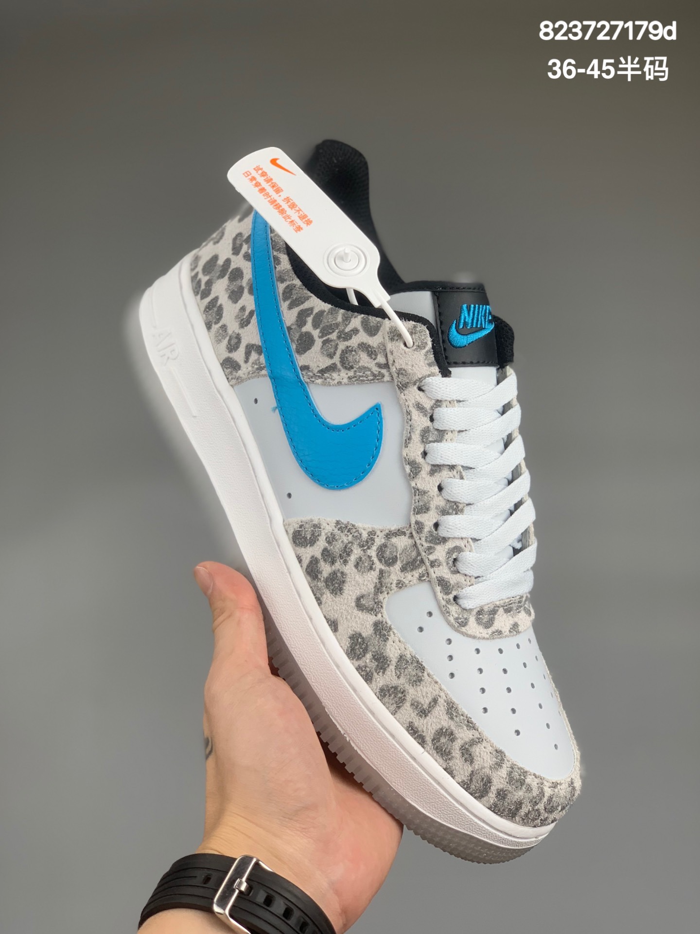  
公司级 Nike Air Force 1 Low ‘’Leopard‘’ 灰白蓝 豹纹 空军一号低帮运动休闲板鞋
官方同步 原装级别 原楦头原纸板  打造纯正空军版型#专注外贸渠道  全掌内置蜂窝气垫 #原盒配件 原厂中底钢印、拉帮完美   
货号：DDJ6192-001
尺码：36 36.5 37.5 38 38.5 39 40 40.5 41 42 42.5 43 44 44.5 45
编码：823727179d