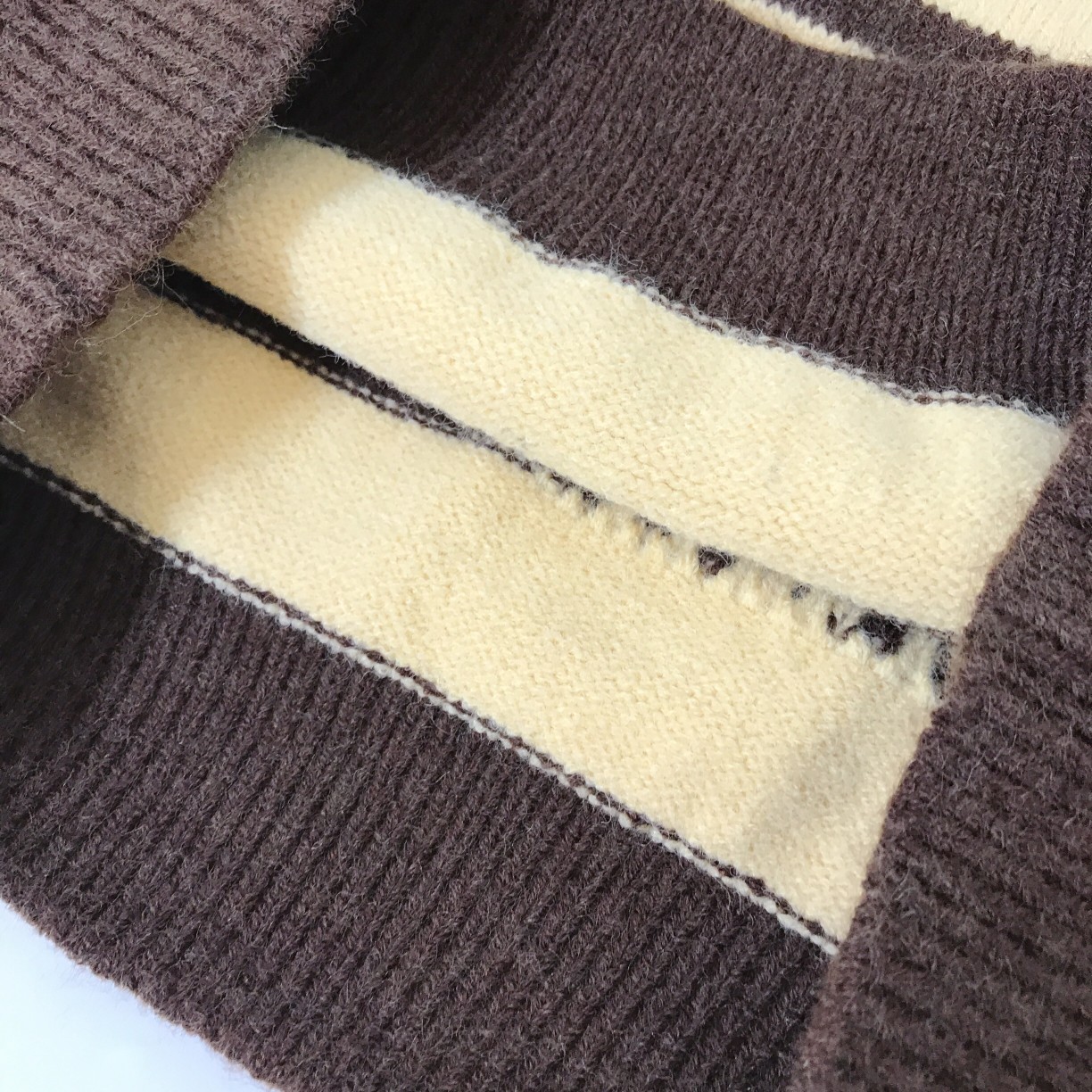 “High-Quality Child Costumes and Sweaters: Miu*21SS Brands, Skin-Comfort Material, Wool Mixed” - 图片 6