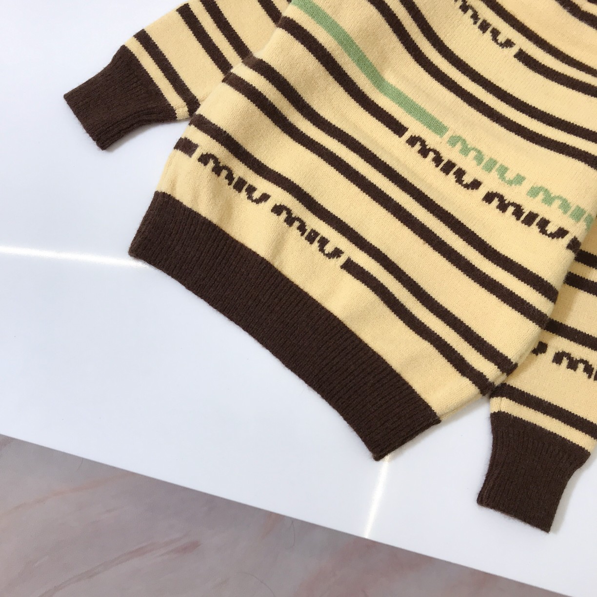 “High-Quality Child Costumes and Sweaters: Miu*21SS Brands, Skin-Comfort Material, Wool Mixed” - 图片 9