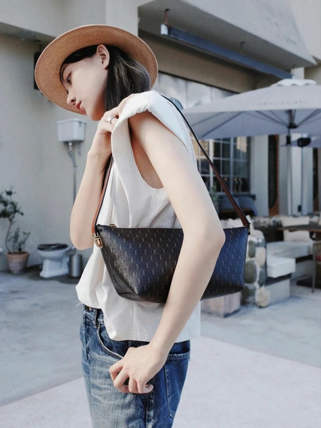 其经典的复古老花设计 做为Y家忠爱粉的你又怎能错过