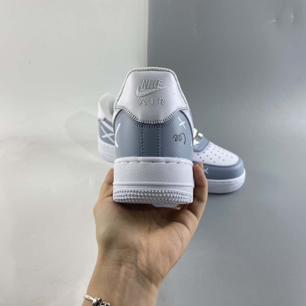 P260  Kaws x NIKE Air Force 1 Low 联名款空军一号低帮休闲板鞋 CW2288-111