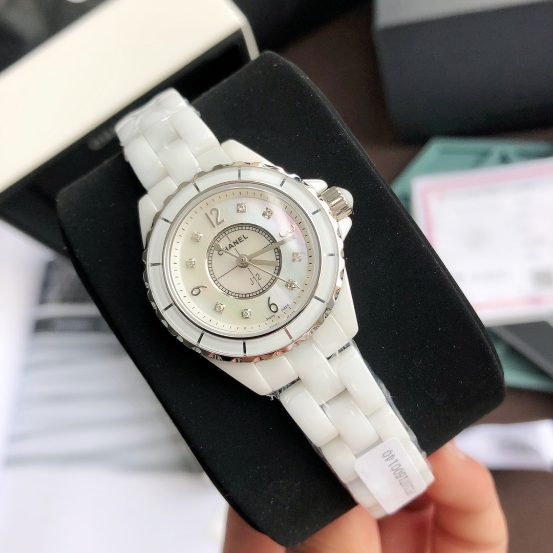 NO:388133,Comment: Ruthless goods!  A ruthless guy!  The price of the counter is not cheap, the public price is 49,000, not even a fraction of the working price!  !  The point is that it is really hard to get its original movement back from abroad!  !  Get the original channel J12. Not only the case, but also the movement is original. It is not a fashion watch that pursues fashion, but a professionalism that combines precision design, traditional watchmaking craftsmanship and classic aesthetics. What impressed me was not only its elegant and simple lines, pure and timeless tones, but also her perfect pursuit of every detail, quartz model!  CHANEL J12 series, imported Swiss original counter movement of the same model (zero fault) high-tech precision ceramics with stainless steel screw-in crown, sapphire glass mirror, dial natural fritillaria, different beauty can be presented at different light angles, and 8 natural diamonds are also inlaid with 33mm time marks (with inspection certificate) size 33mm, triple folding stainless steel buckle, waterproof rice. It will not be very abrupt when worn on women's wrists, and it will be easy to match with all kinds of clothing. All of them reflect the elegance and luxury of women's watches. Equipped with quartz movement, it also eliminates the trouble of mechanical watches for winding, and is more suitable for women as daily watches. After packaging, no wear and no film removal bag return and exchange, free warranty for non-artificial damage., chanel, chanel19860909批: 狠货！狠货！专柜价钱不菲,公价49000,连工价零头也不用！！重点是它的原装机芯要从国外弄回国真的来之不易！！ 拿到原厂渠道J12 不只是表壳 连机芯也是原装的 它不是一款追逐流行的时装表,而是融合精密设计,传统制表工艺和经典审美的专业,打动我的,不仅是它优雅而简洁的线条,纯粹而隽永的色调,更是她对于每一处细节的完美追求, 石英款！CHANEL香奈儿J12系列,进口瑞士原装专柜同型号机芯（零故障）高科技精密陶瓷搭配精钢旋入式表冠, 蓝宝石玻璃镜面,表盘天然贝母 不同光线角度下可以呈现不一样的美感,并且还镶嵌了8颗天然钻石时标（附带检测证书）尺寸33mm,三重折叠式精钢表扣 防水米.佩戴于女士腕间显得并不会非常突兀,搭配各类服饰都会显得游刃有余.无一不体现了女士腕表的雍容华贵.搭载石英机芯,也免去了机械表对于上链的烦恼,更加适合女士作为日常腕表佩戴.包装后配 无佩戴无拆膜包退换 非人为损坏免费保修.,,chanel,chanel,Watch