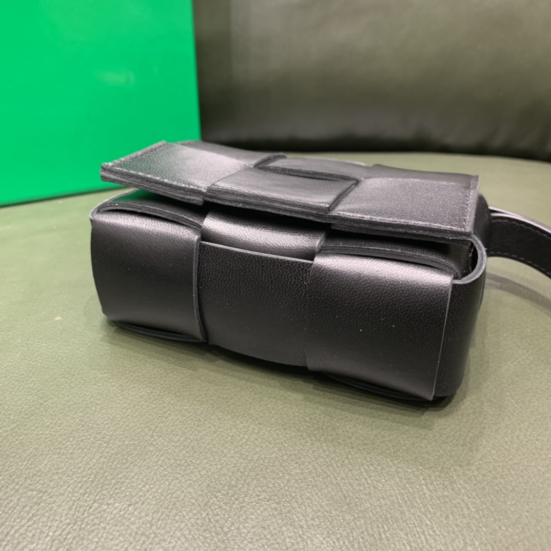 Bottega Veneta Mini Cassette 小包 666688羊皮黑色