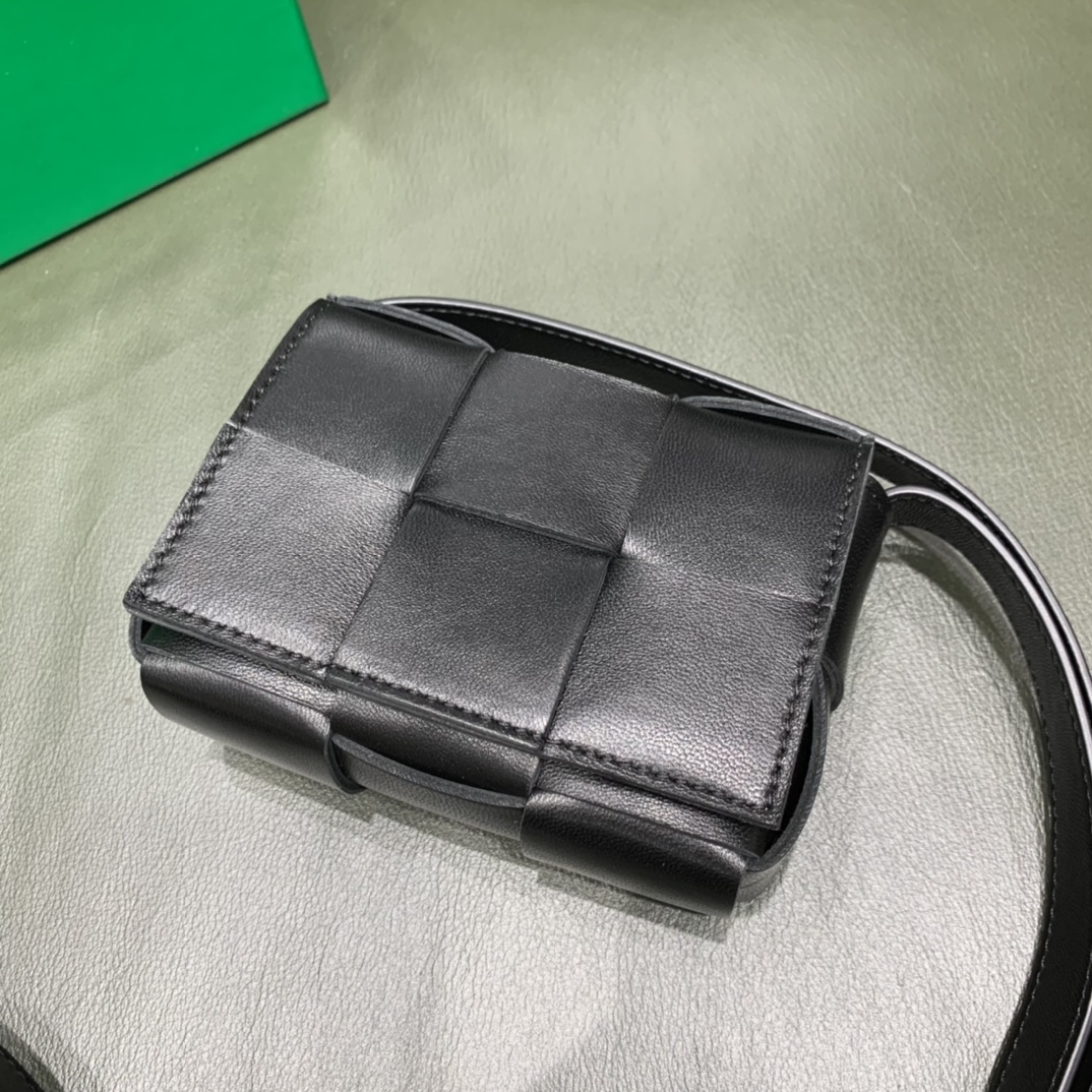 Bottega Veneta Mini Cassette 小包 666688羊皮黑色